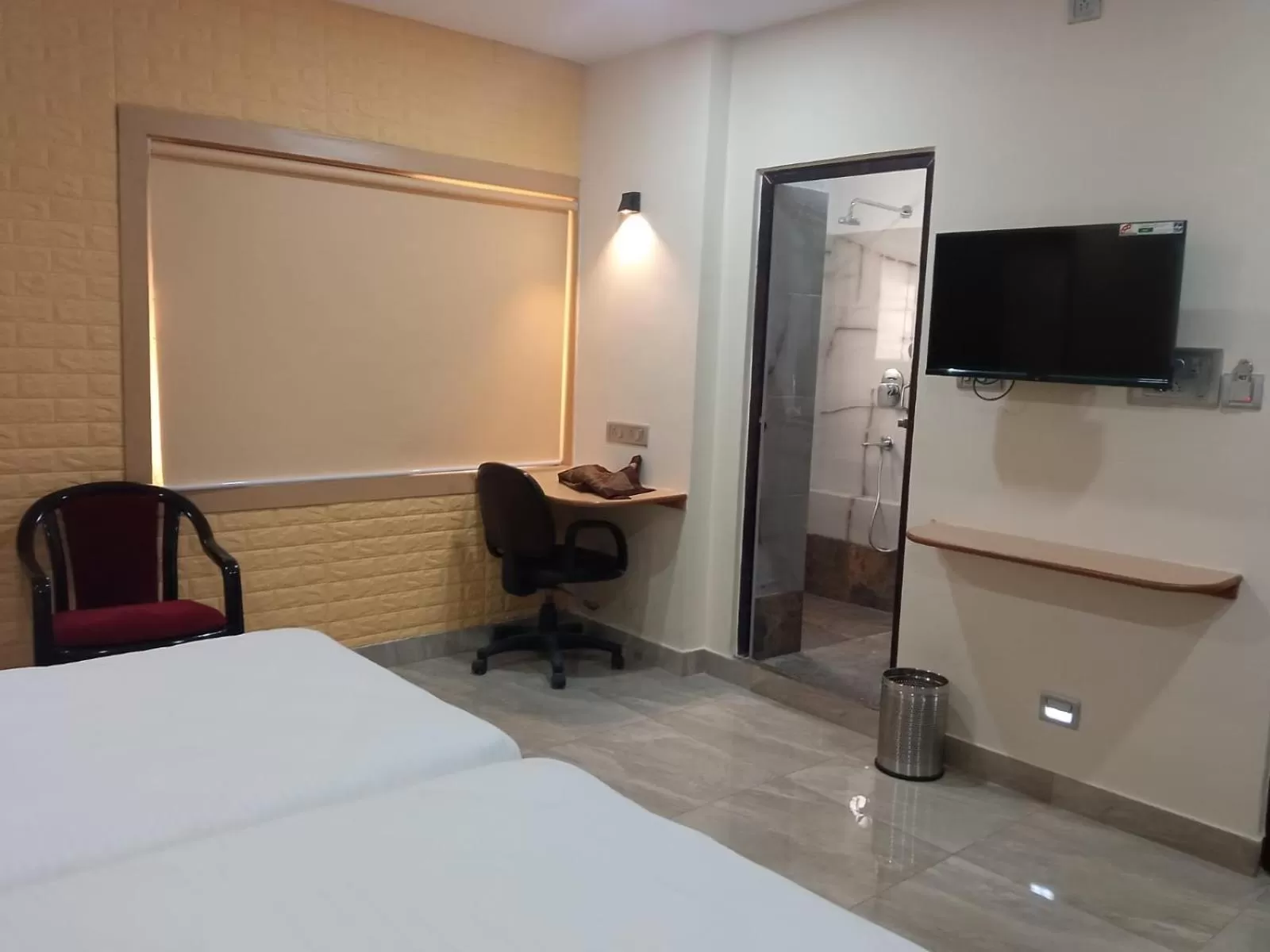 TV and multimedia, TV/Entertainment Center in Soukyam Hotel