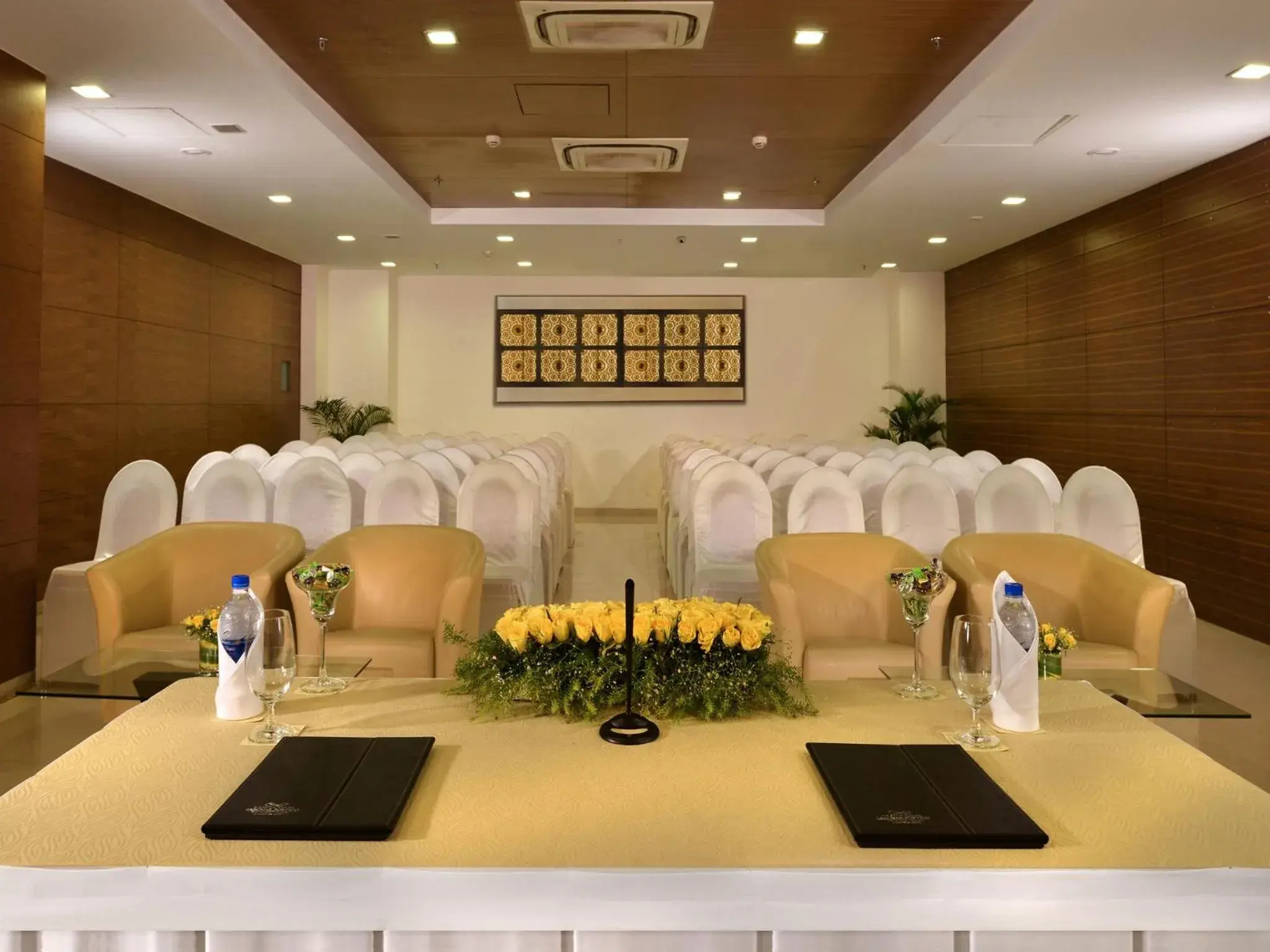 Business facilities, Banquet Facilities in Majestic Court Sarovar Portico