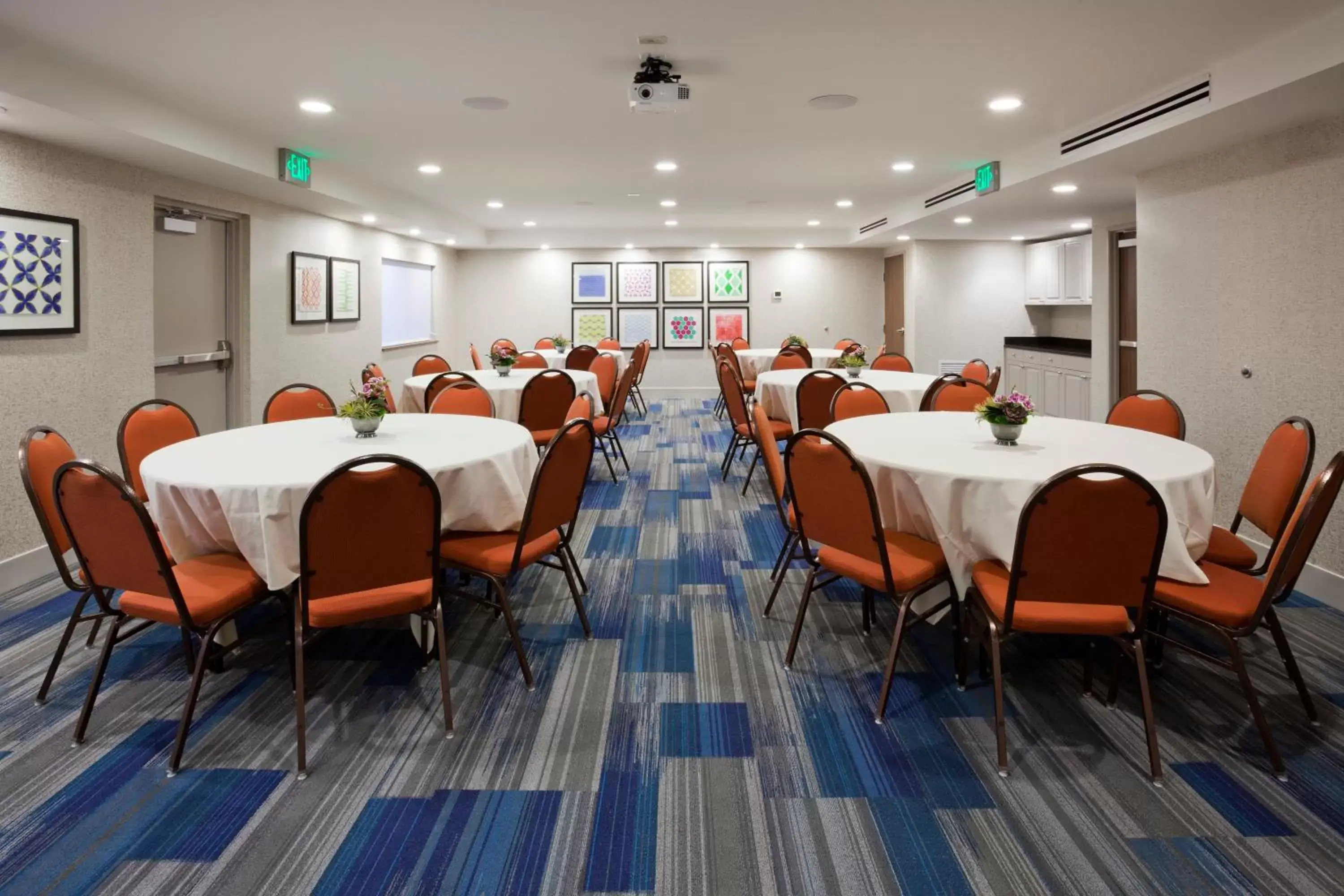 Meeting/conference room in Holiday Inn Express Hotel & Suites Minneapolis-Golden Valley, an IHG Hotel