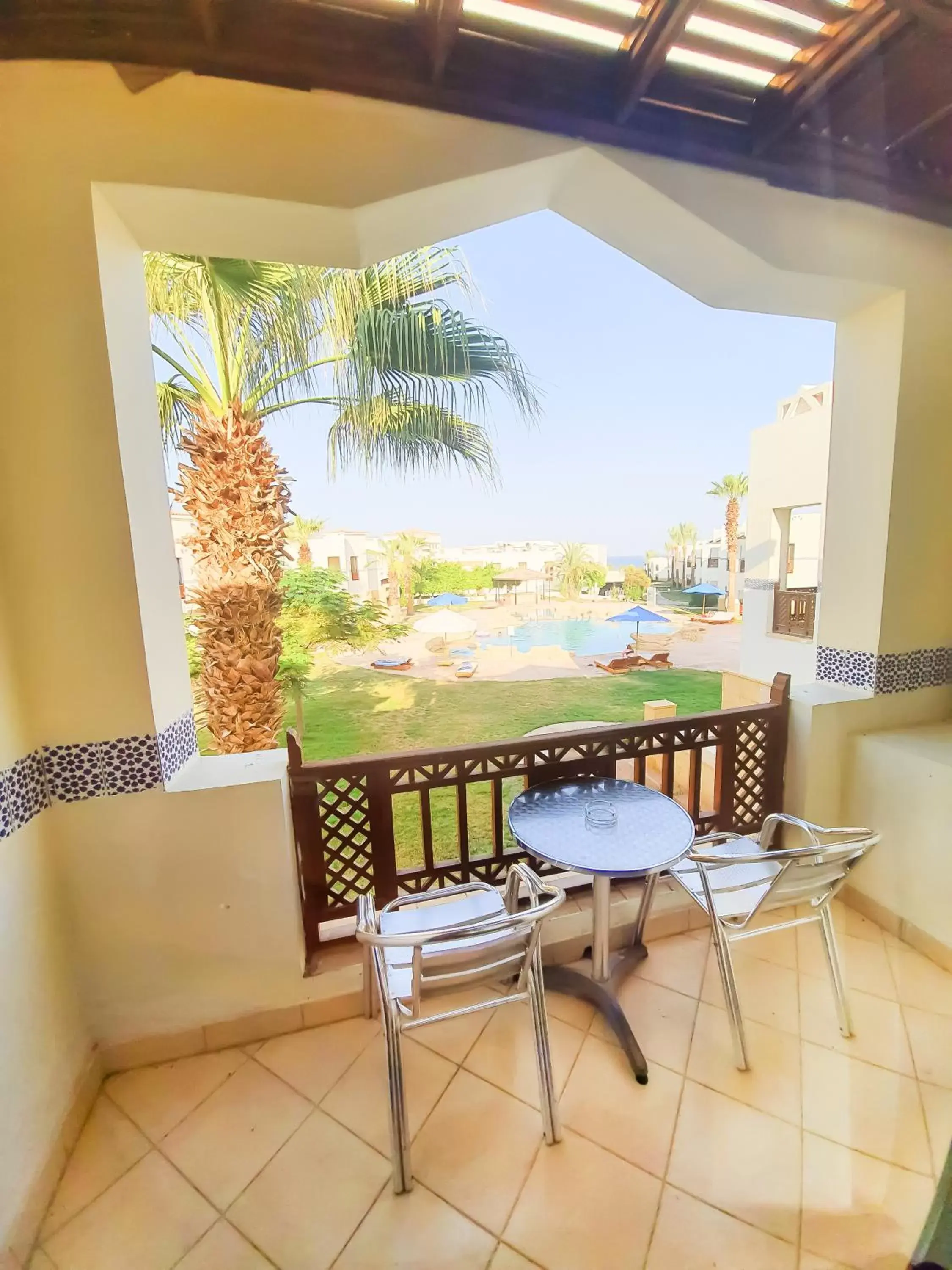 View (from property/room), Balcony/Terrace in Amphoras Beach