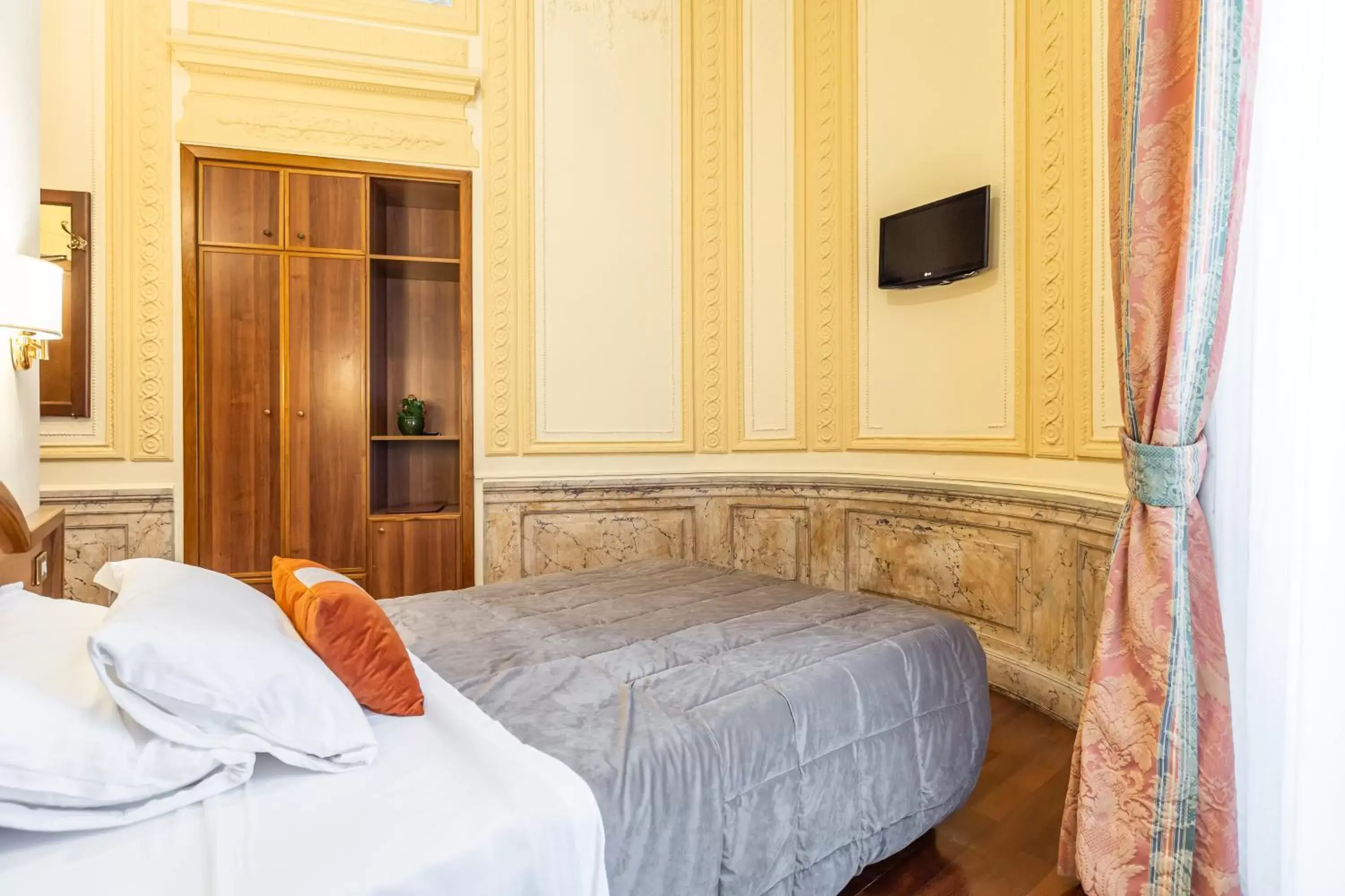 Small Twin Room in Hotel Medici