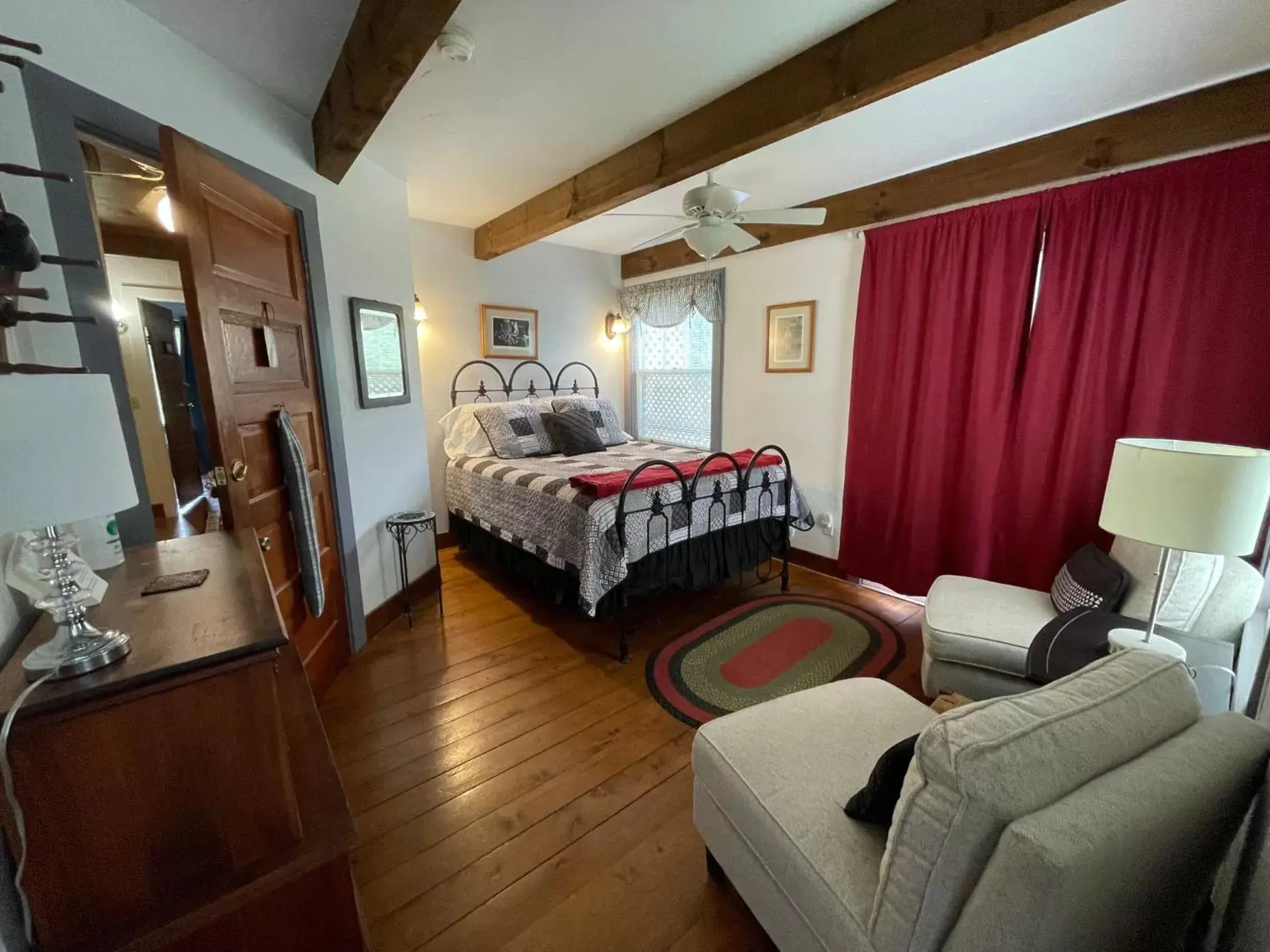 Bedroom in Folkestone Inn