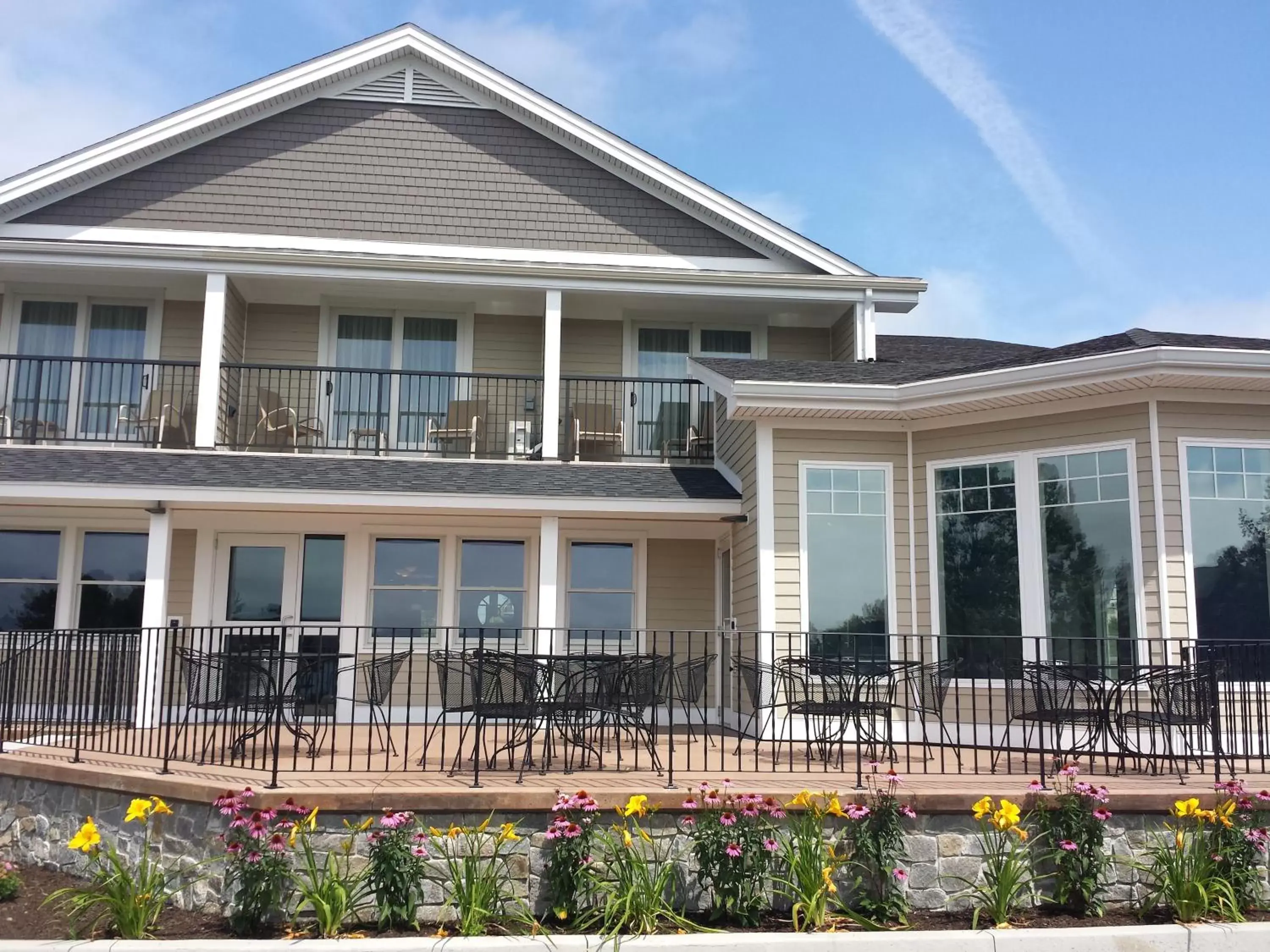 Patio, Property Building in Belfast Harbor Inn