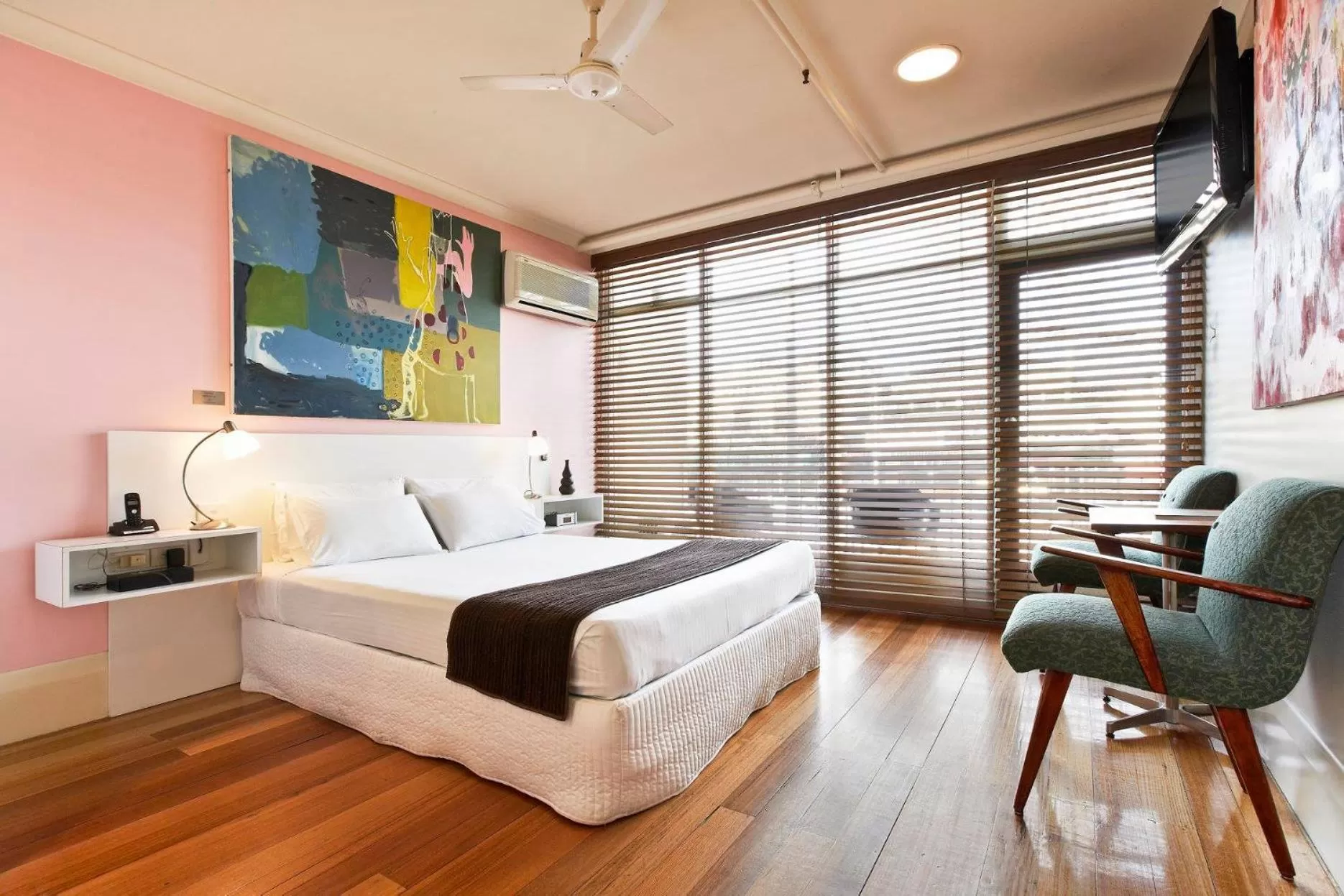 Photo of the whole room in Tolarno Hotel