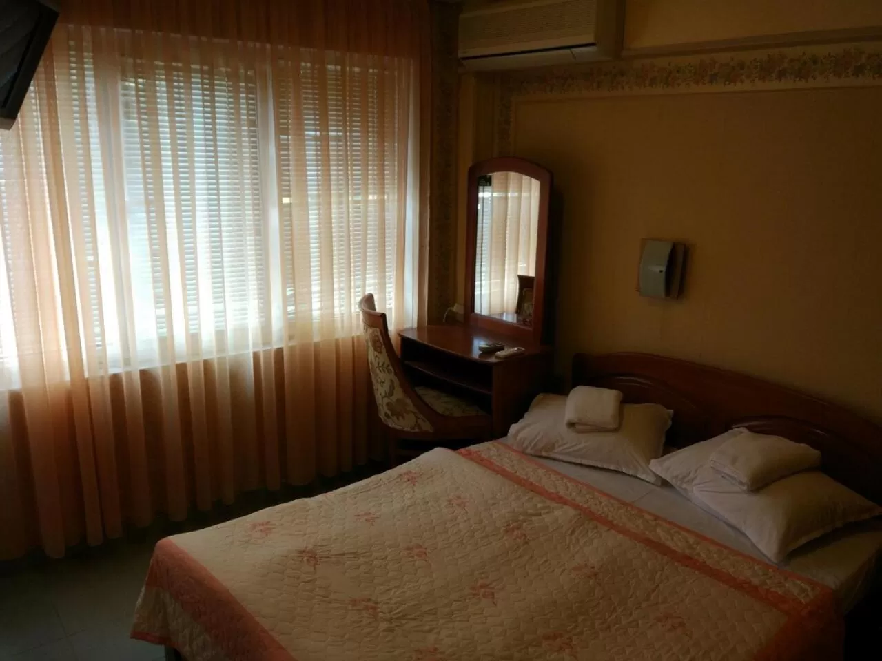 Photo of the whole room, Bed in Family Hotel Kartala