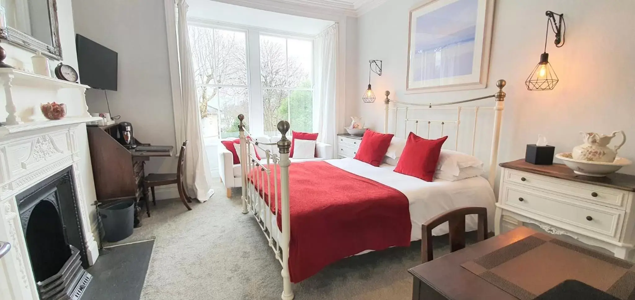 Bedroom, Bed in Holbein House