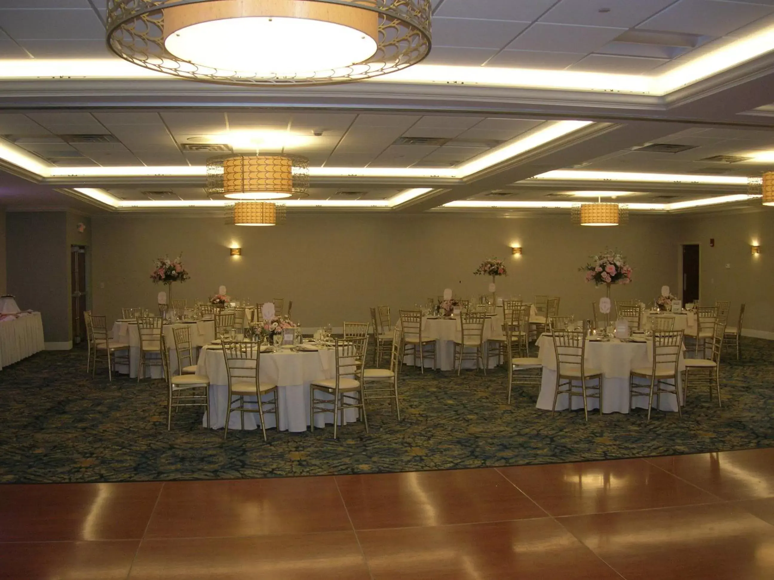 Banquet/Function facilities, Restaurant/Places to Eat in Crowne Plaza Hotel and Suites Pittsburgh South, an IHG Hotel