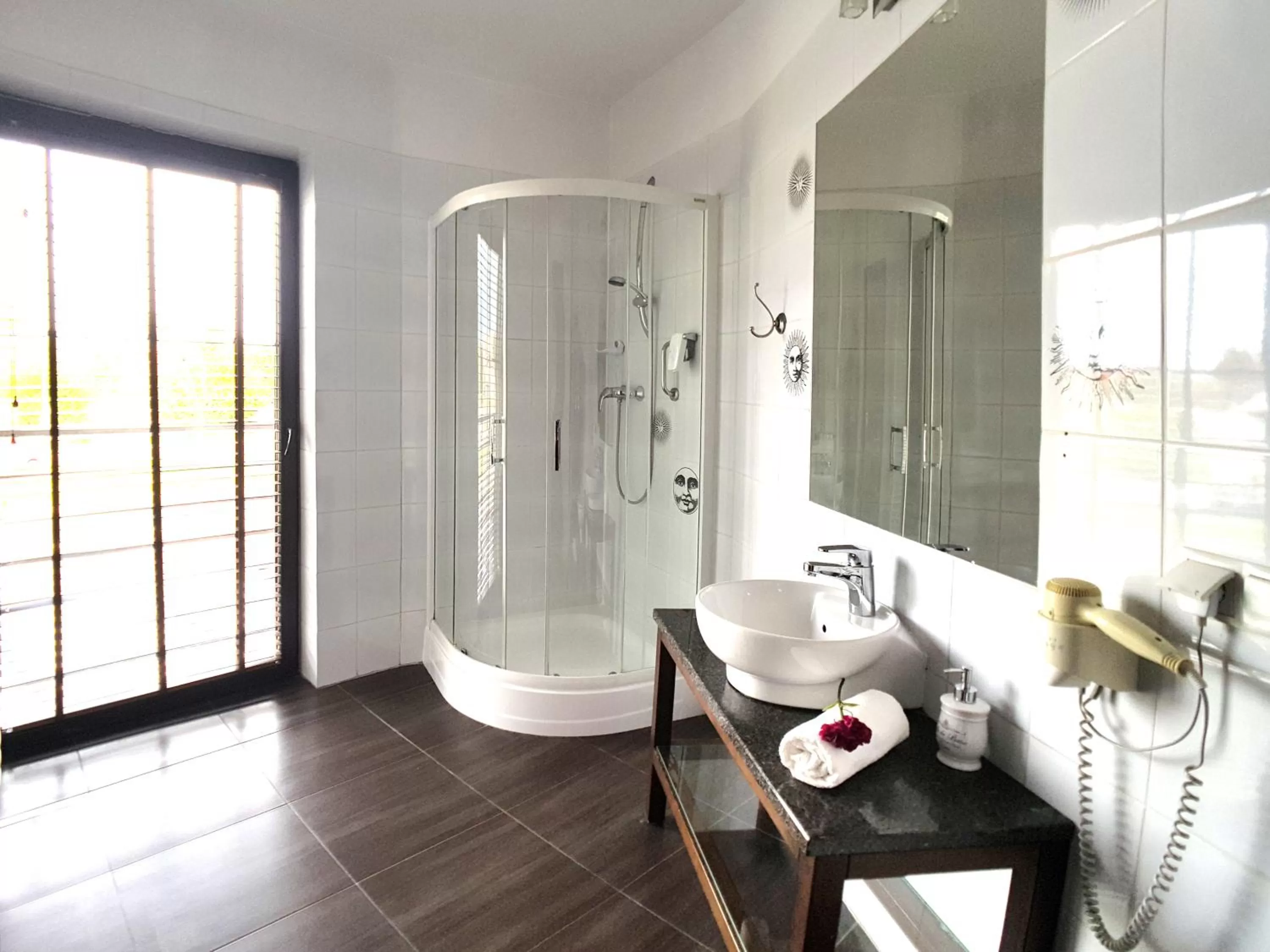 Shower in Hotel Willowa