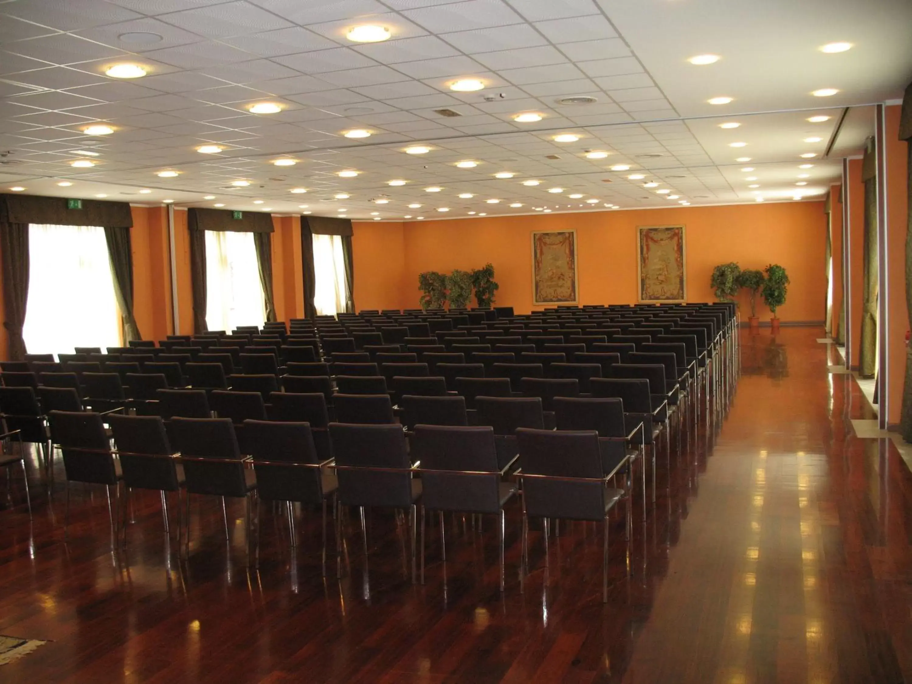 Business facilities in Air Palace Hotel