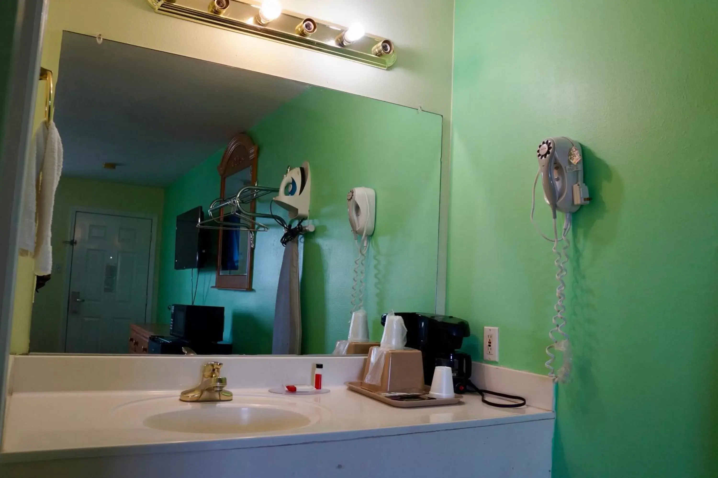 Bathroom in American Inn of Kinder