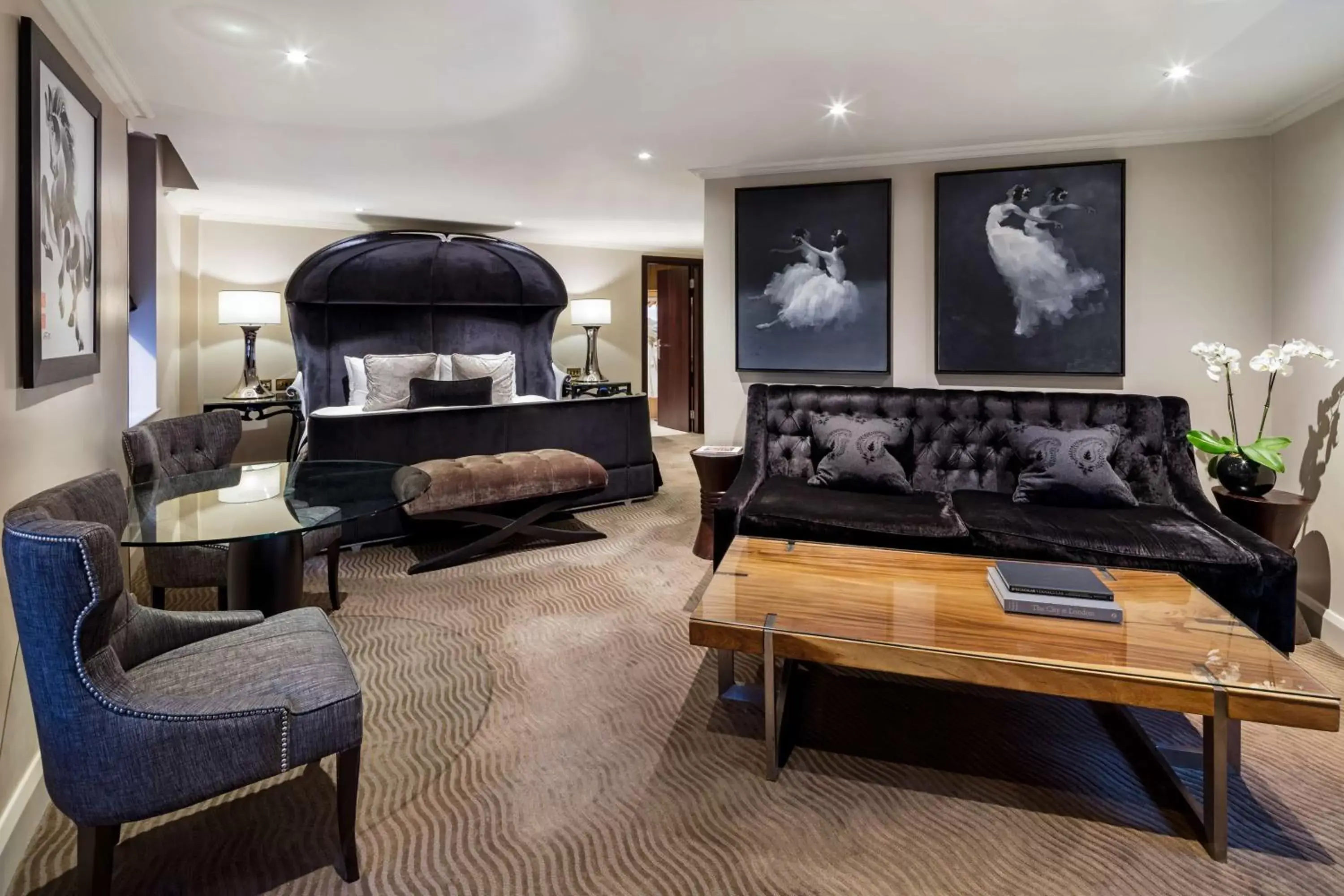 Photo of the whole room, Seating Area in Radisson Blu Edwardian Mercer Street Hotel, London