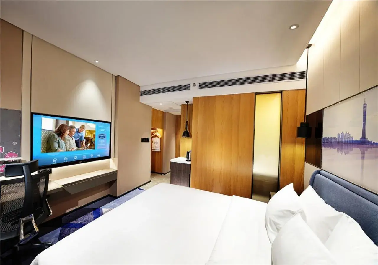 Bed in Hampton by Hilton Guangzhou Tianhe Sports Center-Free Shuttle Bus to Exhibition During Canton Fair Period Bed in Hampton by Hilton Guangzhou Tianhe Sports Center-Free Shuttle Bus to Exhibition During Canton Fair Period