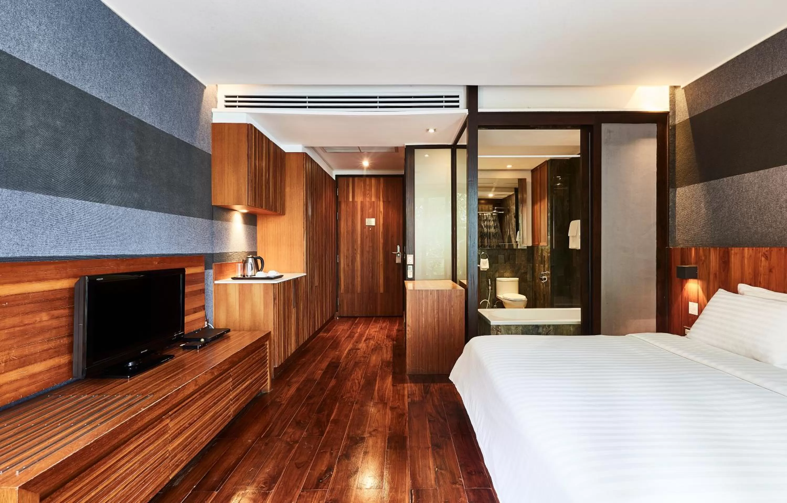 Bed in LUXX Langsuan Hotel - SHA Plus