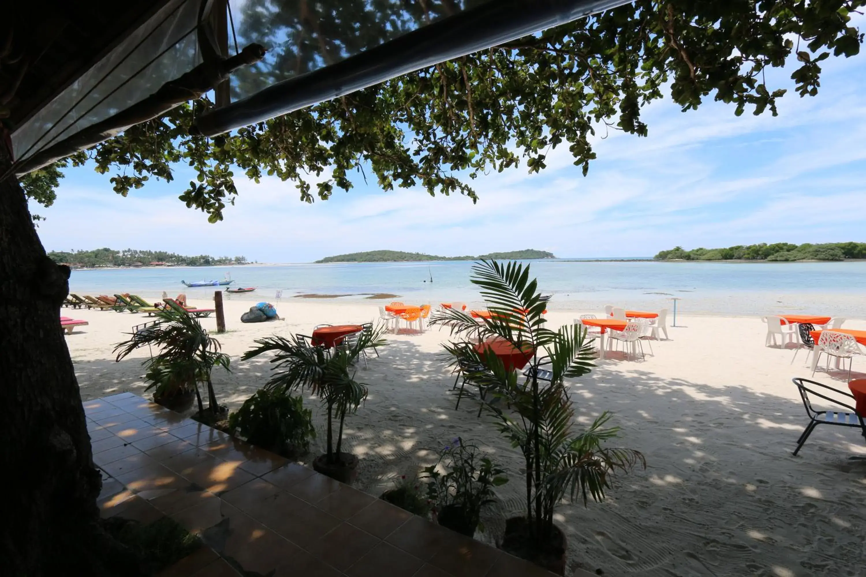 Restaurant/places to eat, Beach in Marine Chaweng Beach Resort