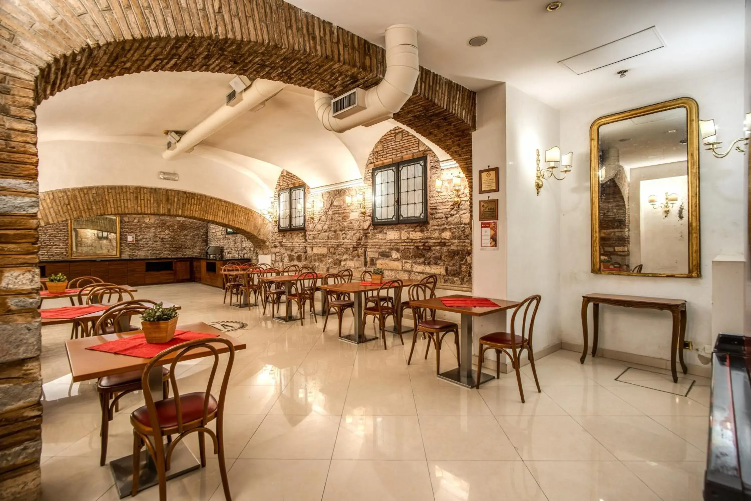 Restaurant/Places to Eat in Hotel Della Torre Argentina
