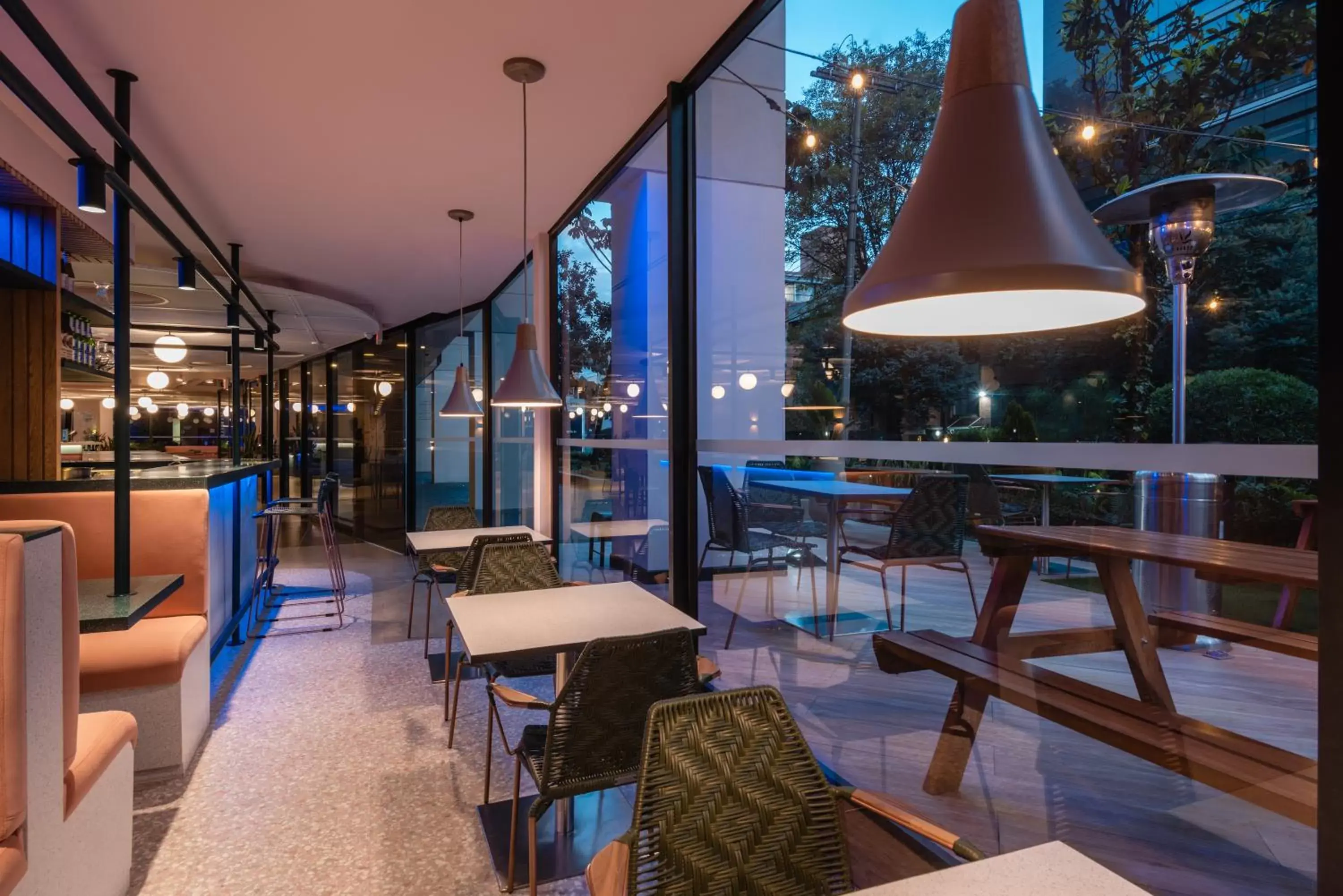 Lounge or bar, Restaurant/Places to Eat in Novotel Bogota Parque 93