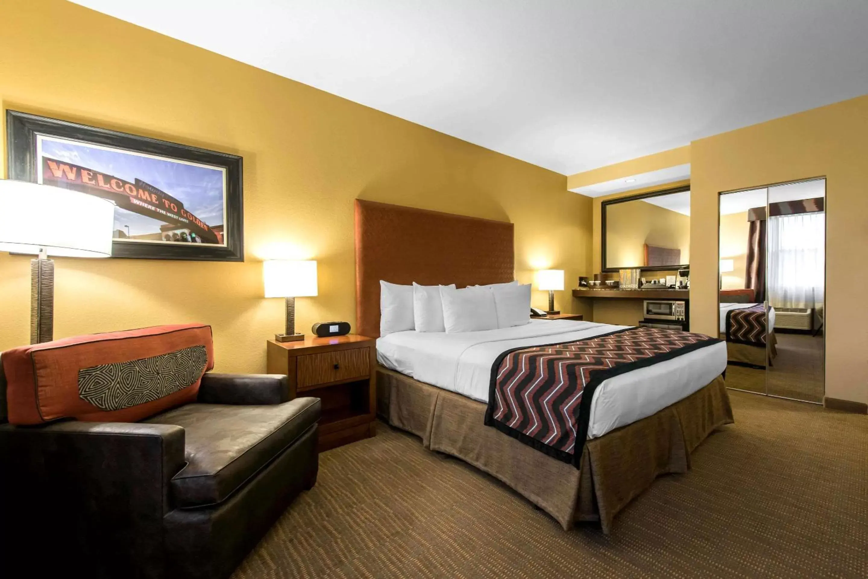 Photo of the whole room, Bed in The Golden Hotel, Ascend Hotel Collection