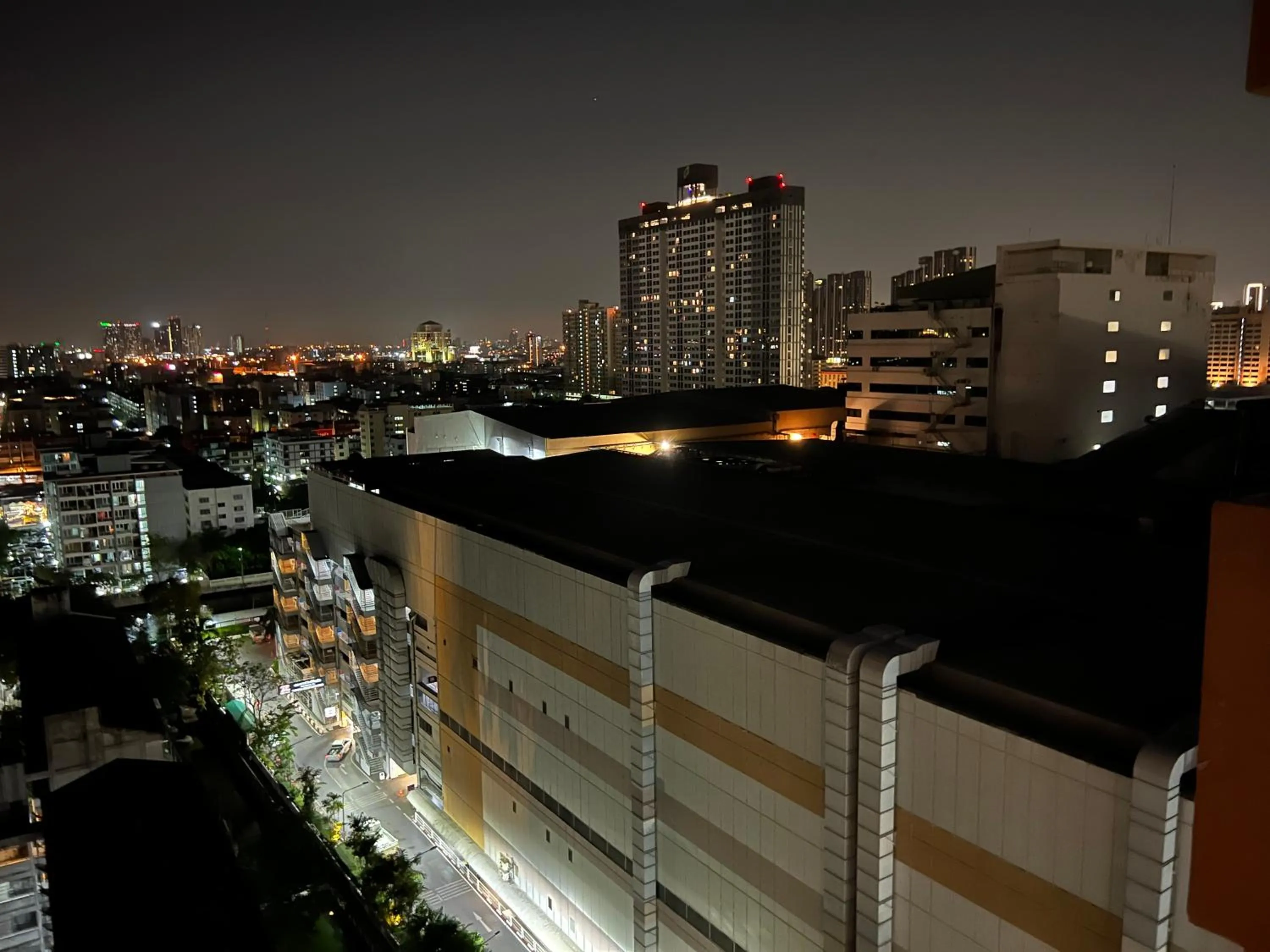 Nearby landmark in Mall Suites Hotel