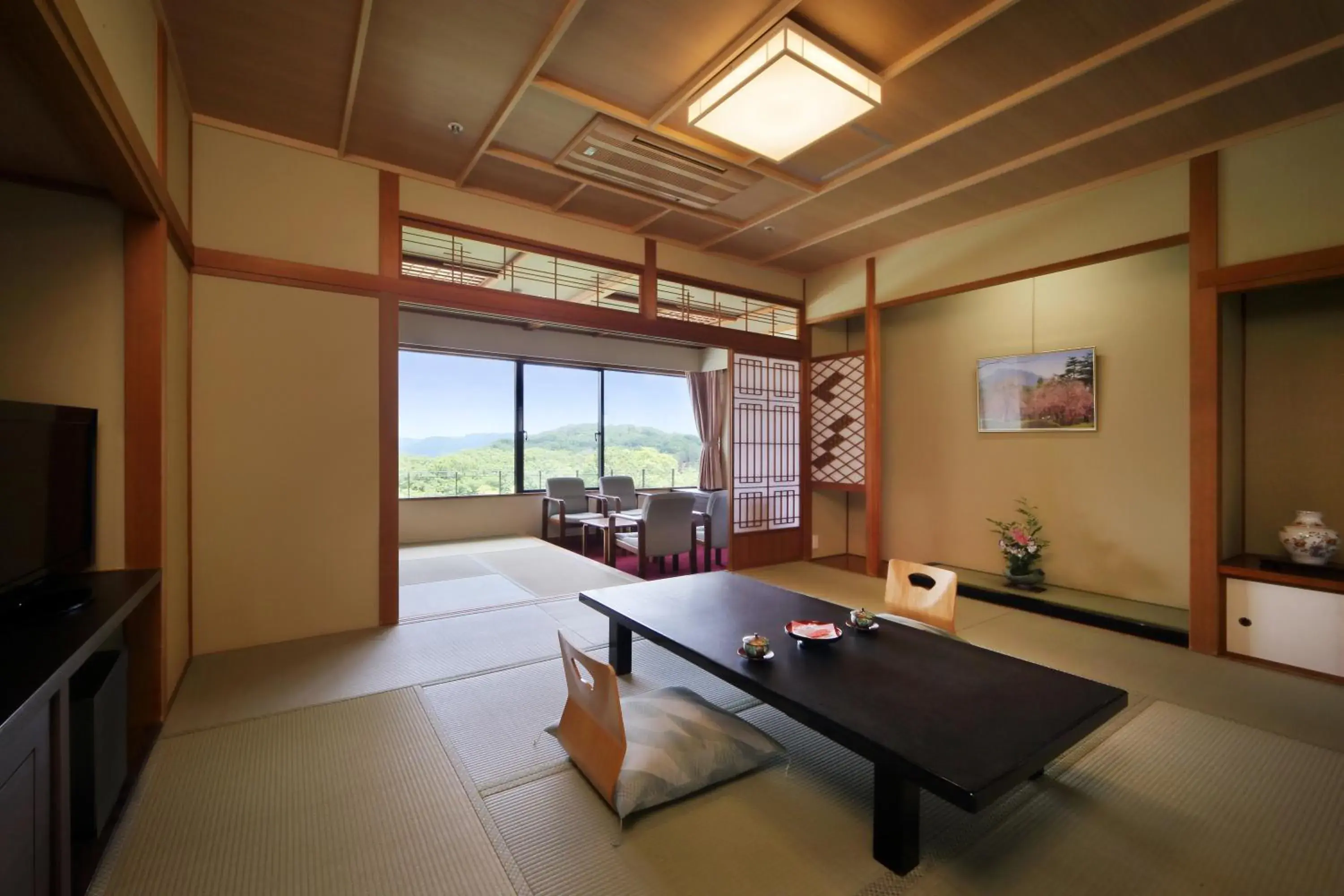 Deluxe Family Room in Ryokusuitei