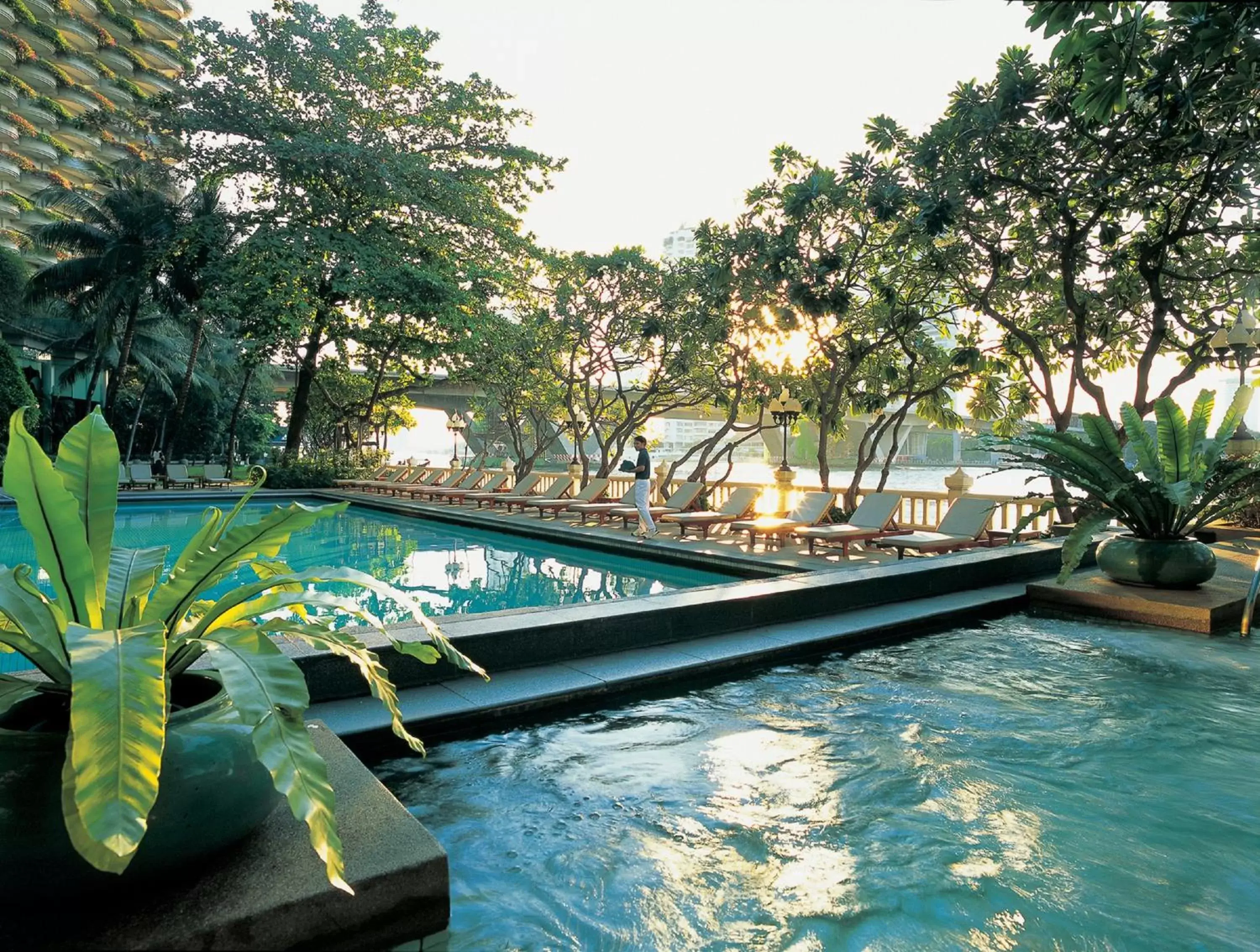 Swimming Pool in Shangri-La Bangkok