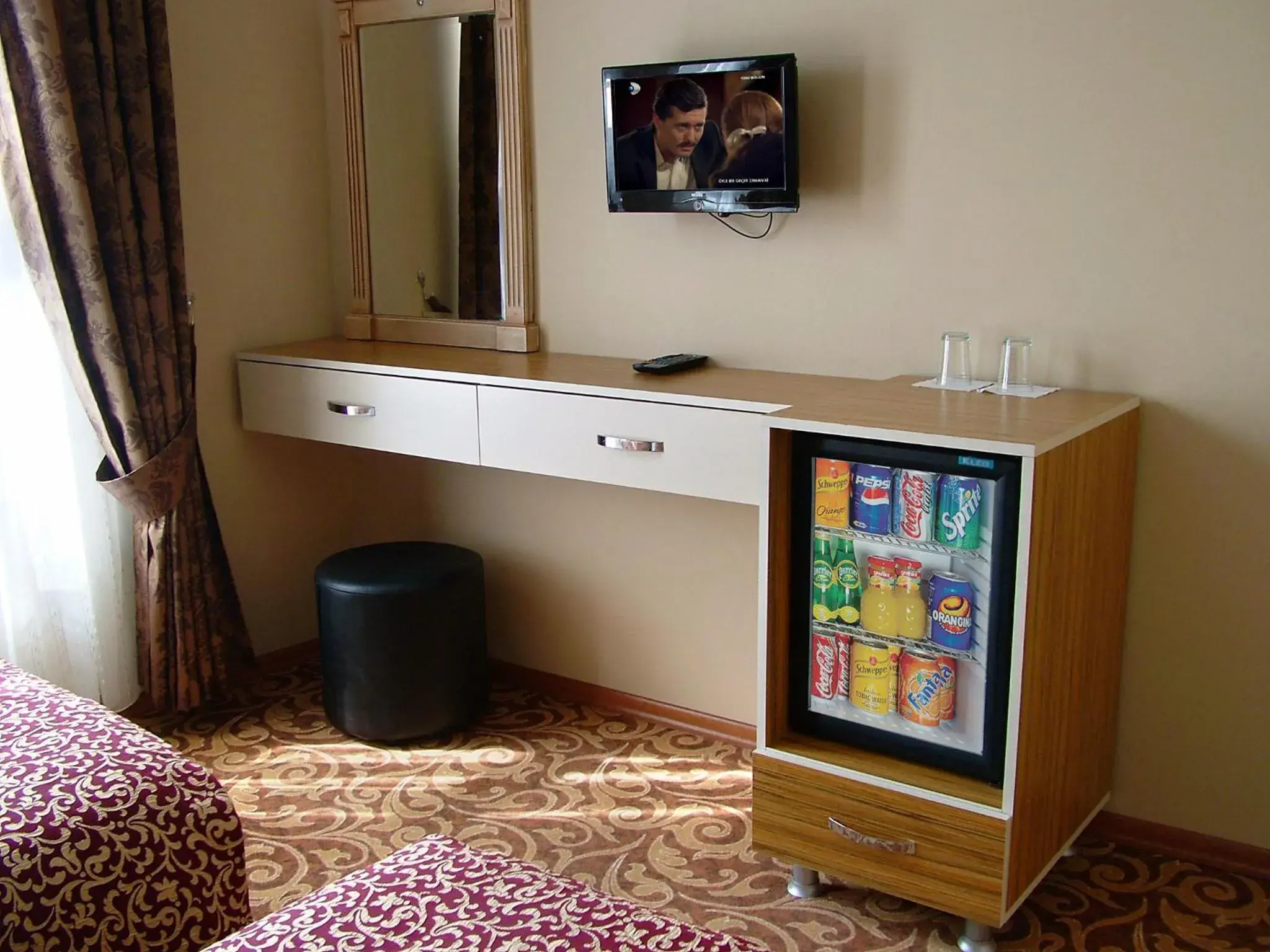 TV and multimedia, TV/Entertainment Center in Ista Palace Hotel