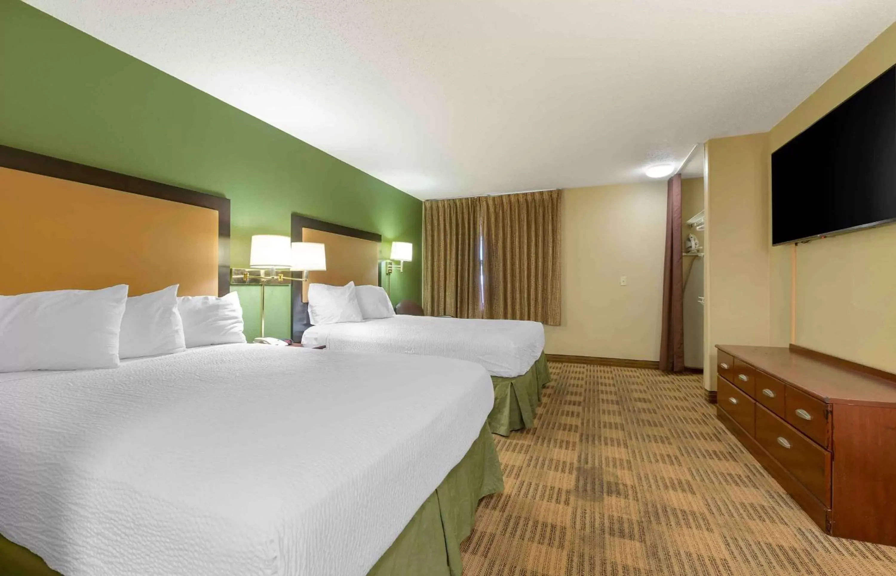 Bedroom, Bed in Extended Stay America Suites - Chicago - Schaumburg - I-90