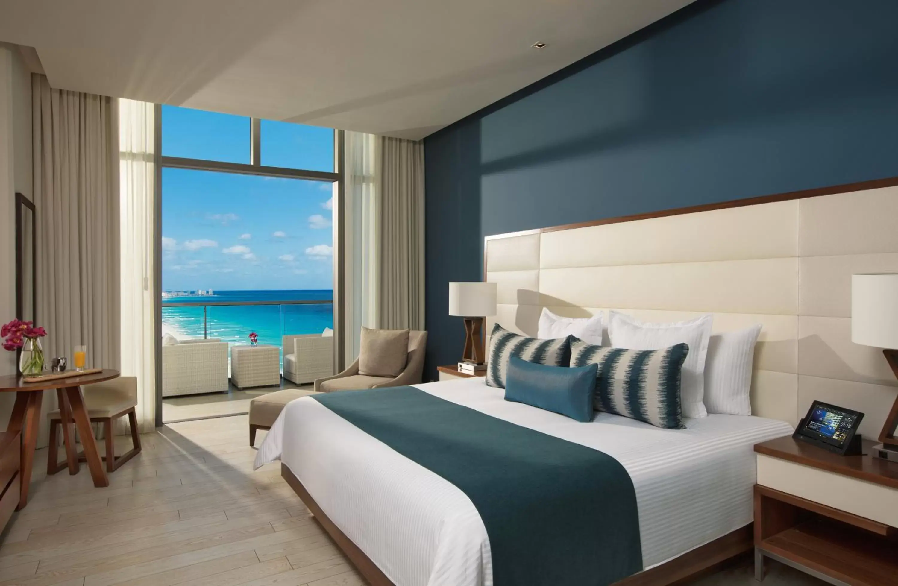 Bed in Secrets The Vine Cancun - All Inclusive Adults Only