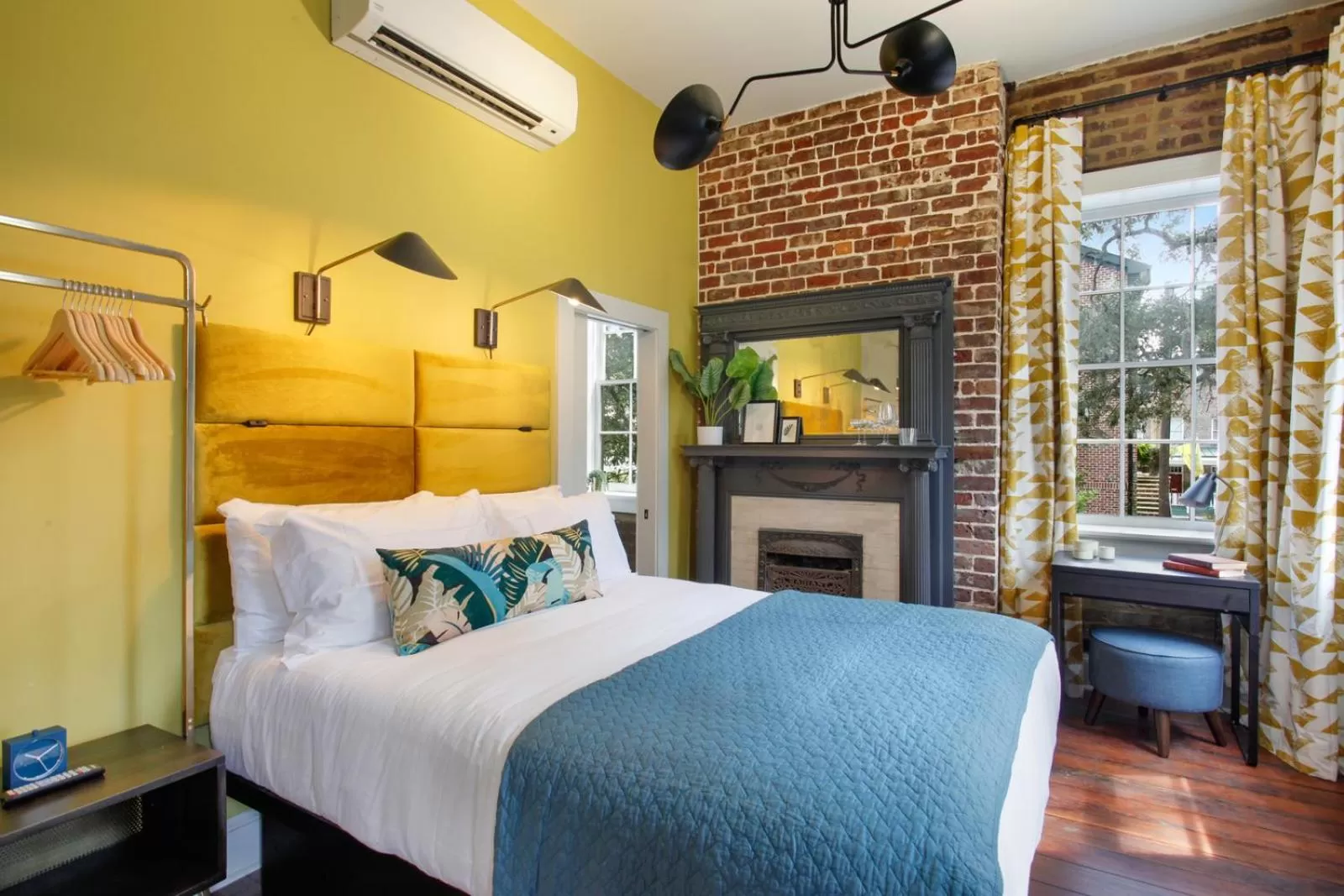 Bed in The Present Hotel