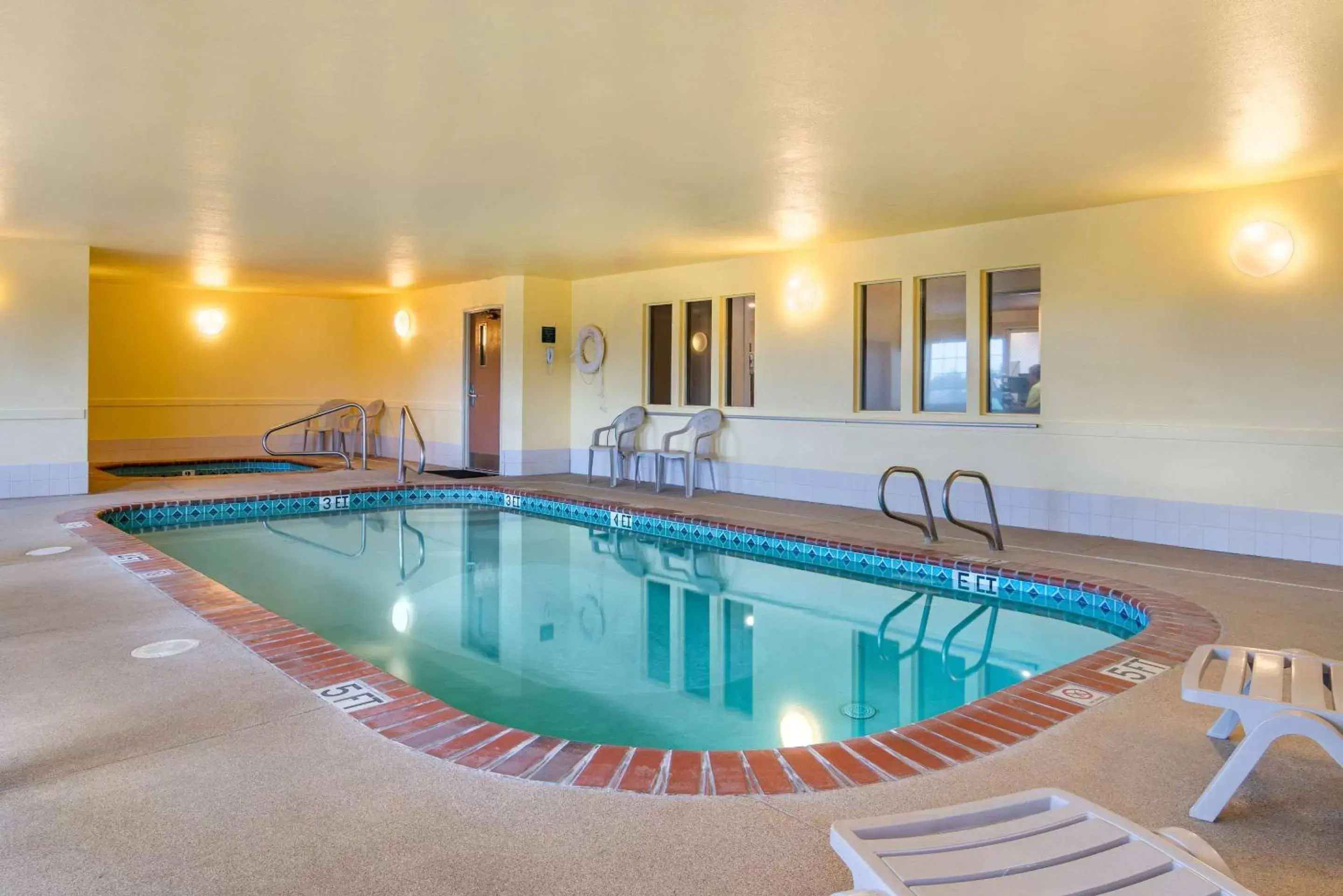 On site, Swimming Pool in Bend Quality Inn