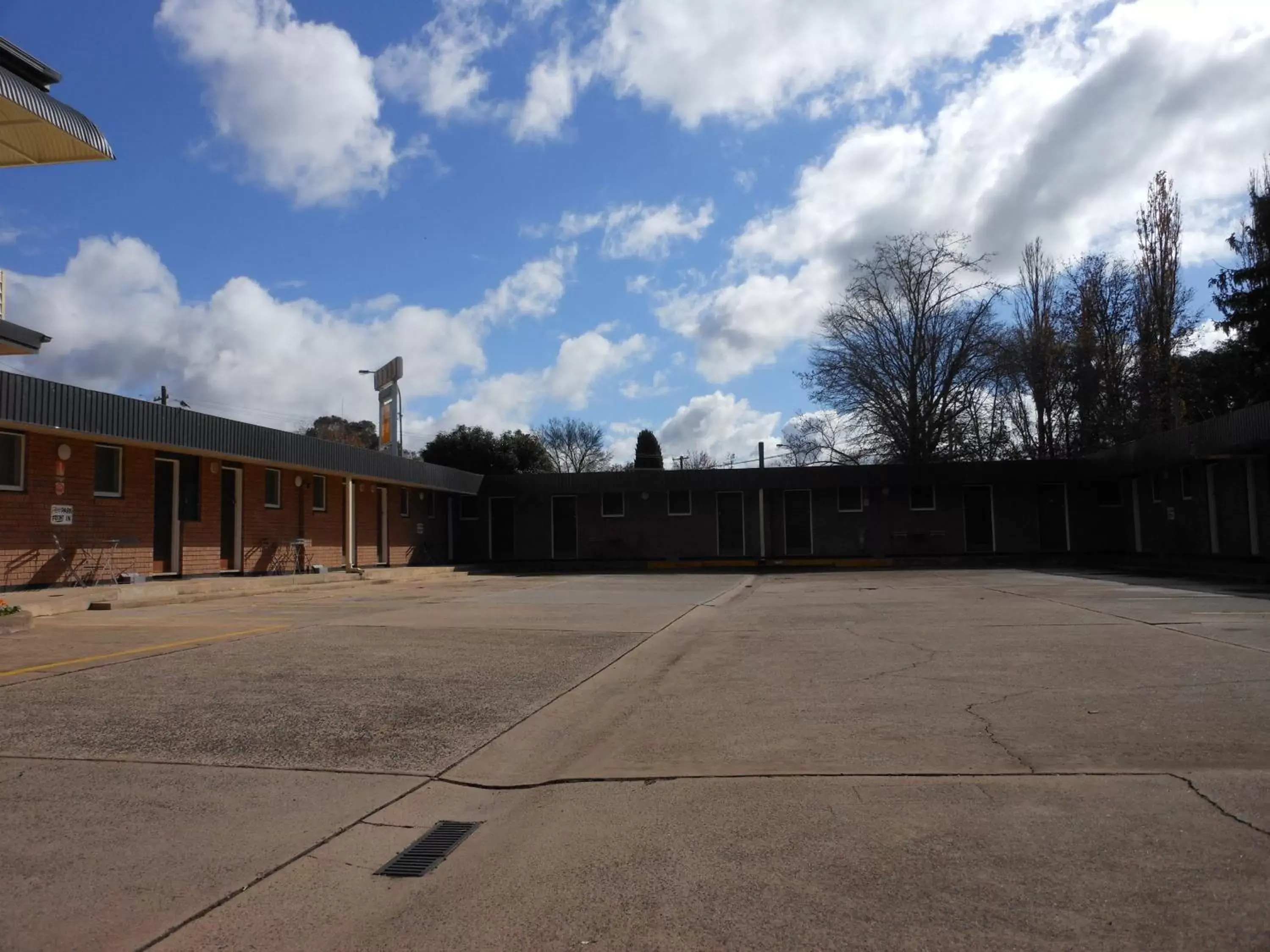 Area and facilities, Property Building in Parkway Motel