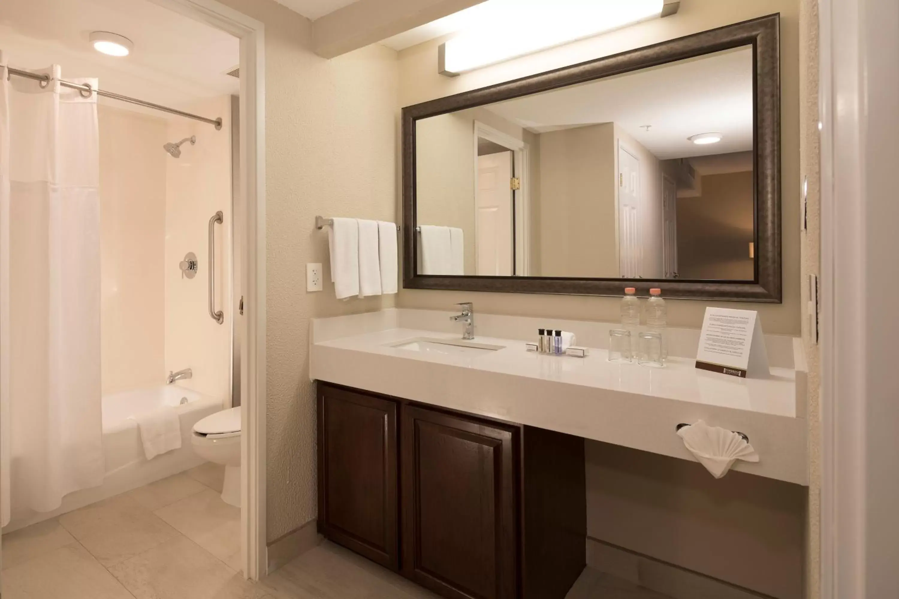 Photo of the whole room, Bathroom in Staybridge Suites Monterrey San Pedro, an IHG Hotel