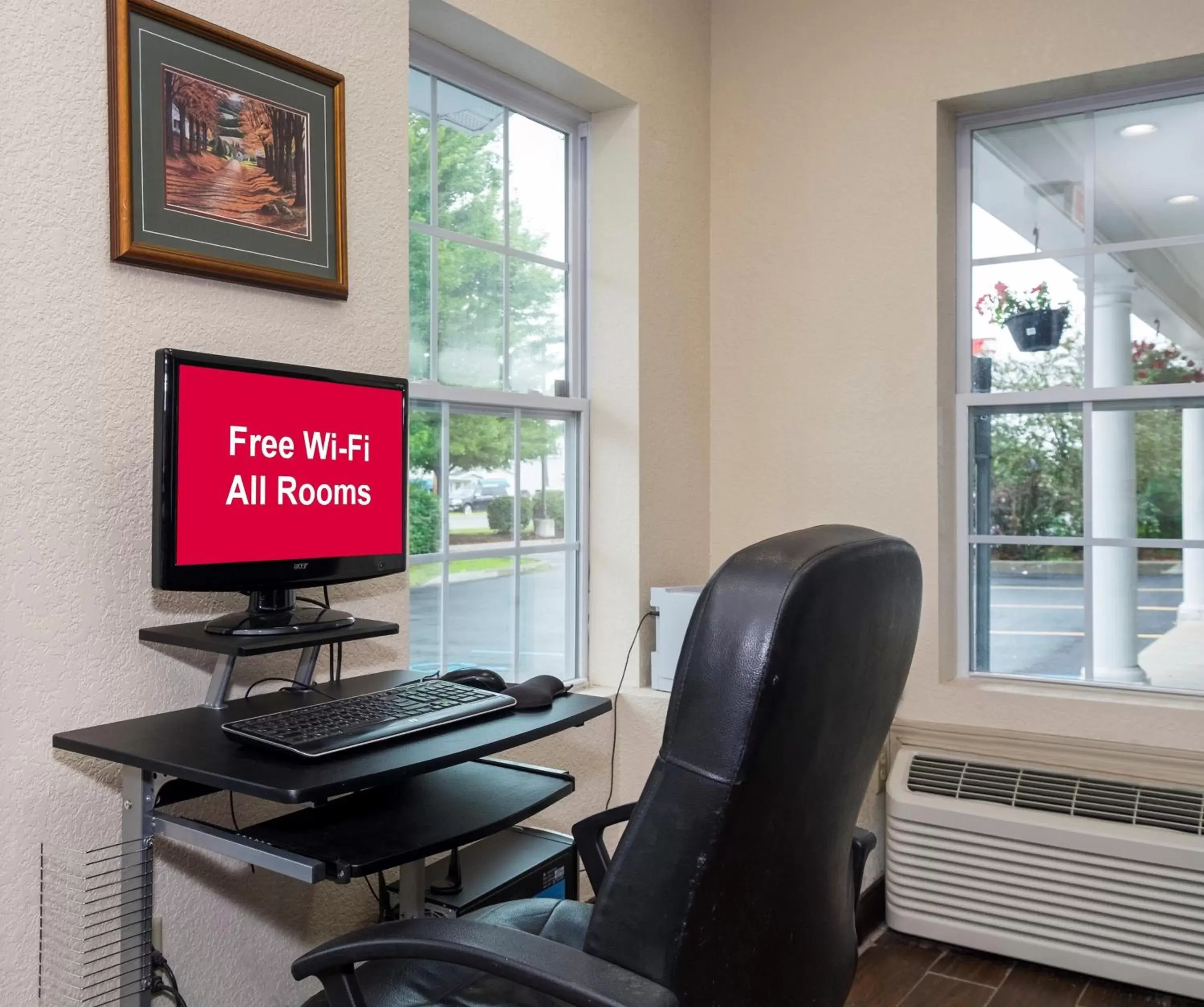 Business facilities, Business Area/Conference Room in Red Roof Inn Glens Falls - Lake George