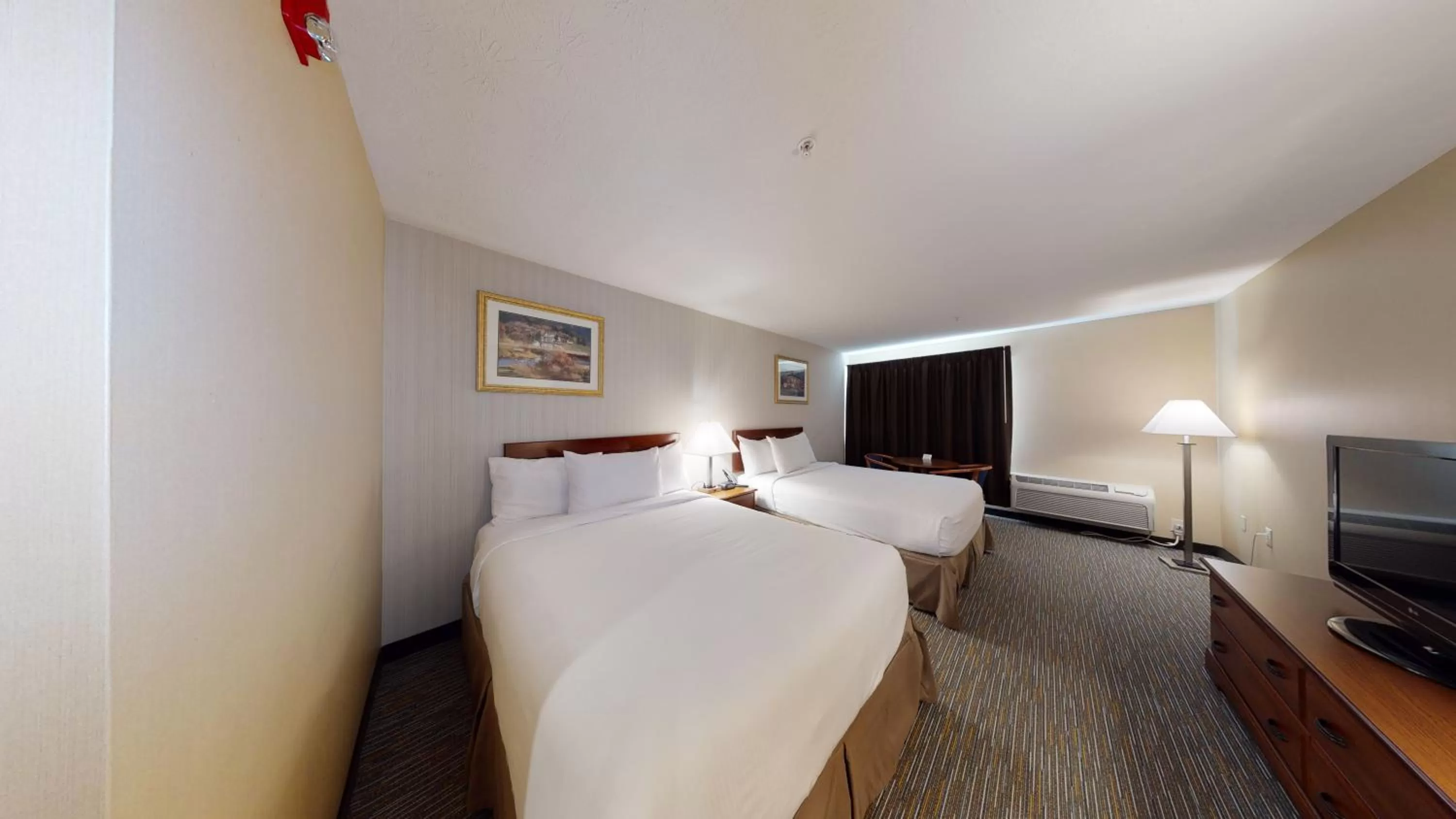 Photo of the whole room, Bed in Ramada by Wyndham Strasburg - Shenandoah Valley