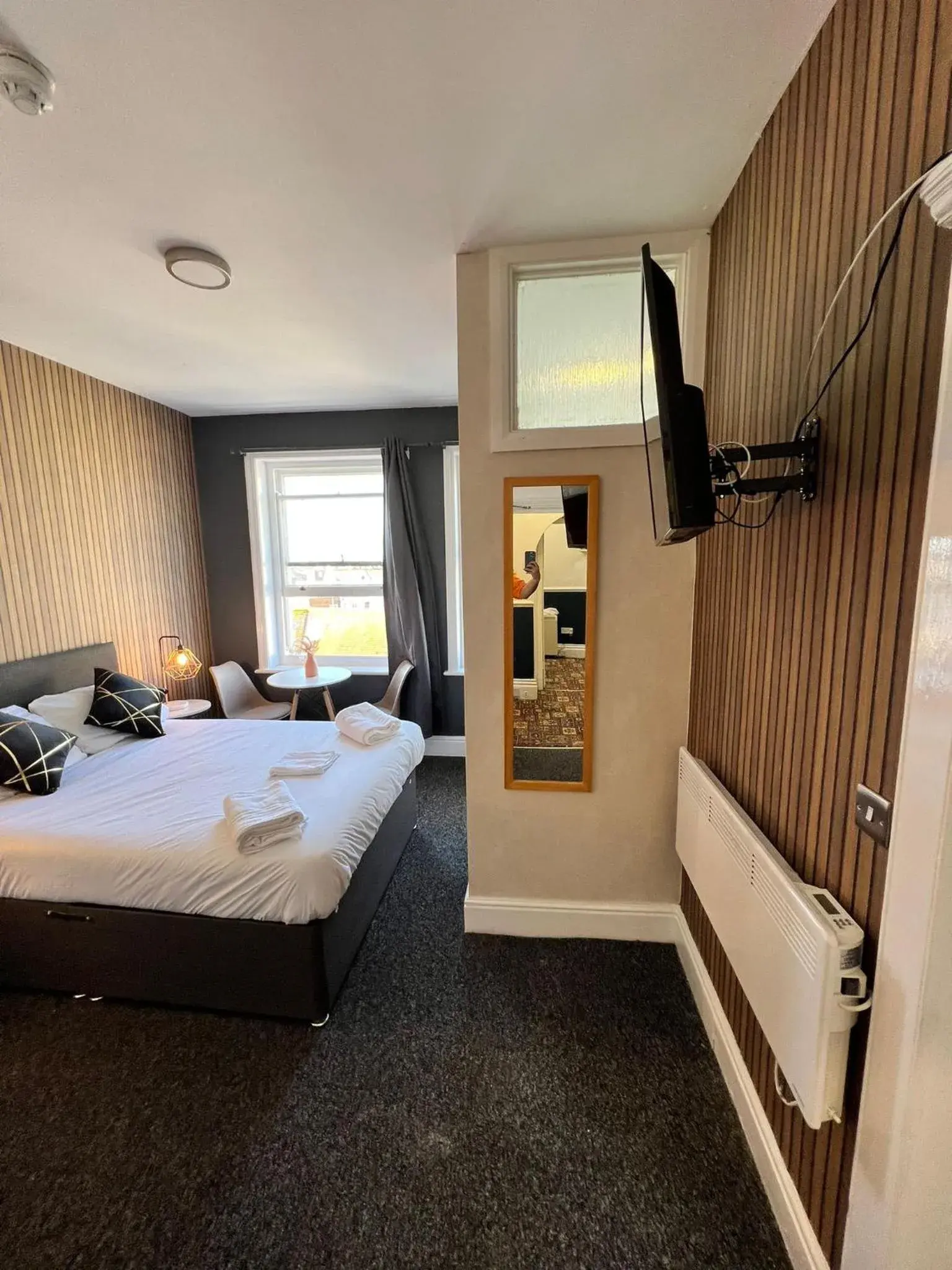 Bedroom in OYO Marine Parade Hotel, Eastbourne Pier
