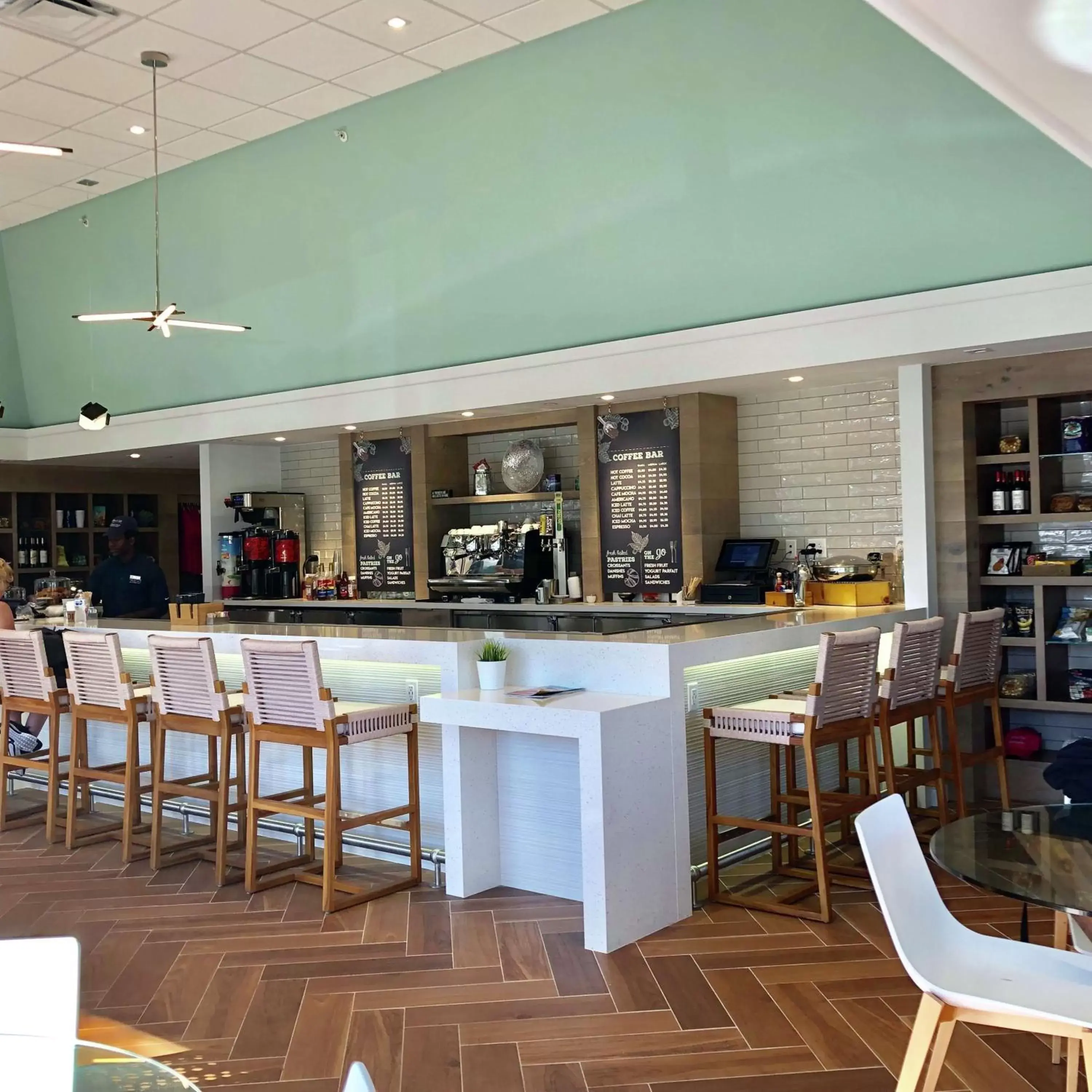 Dining area, Lounge/Bar in Bahia Mar Fort Lauderdale Beach - DoubleTree by Hilton