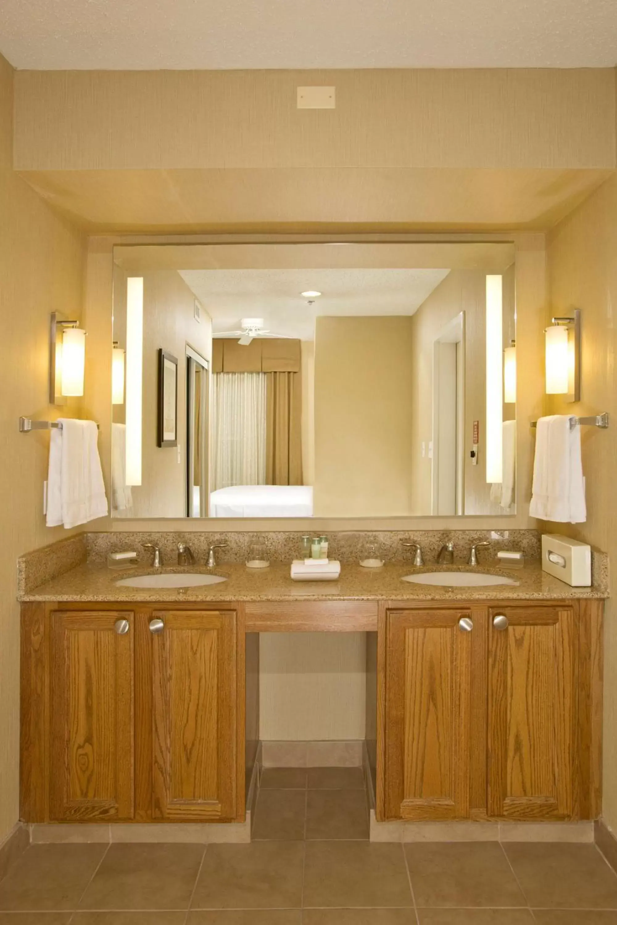 Bathroom, Kitchen/Kitchenette in Homewood Suites by Hilton Alexandria