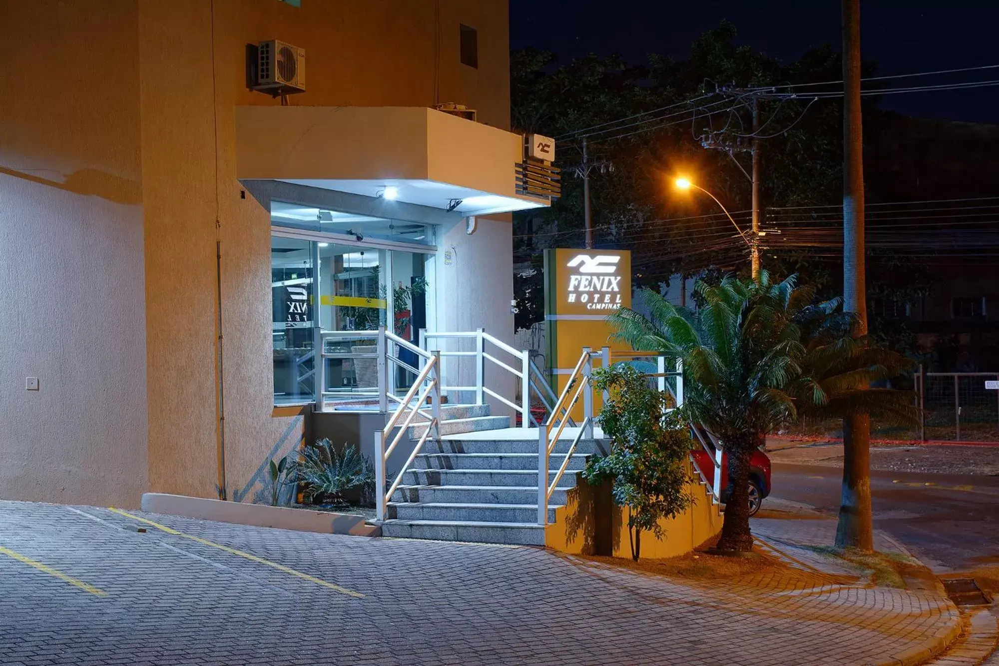 Facade/entrance in Fênix Hotel Campinas Facade/entrance in Fênix Hotel Campinas