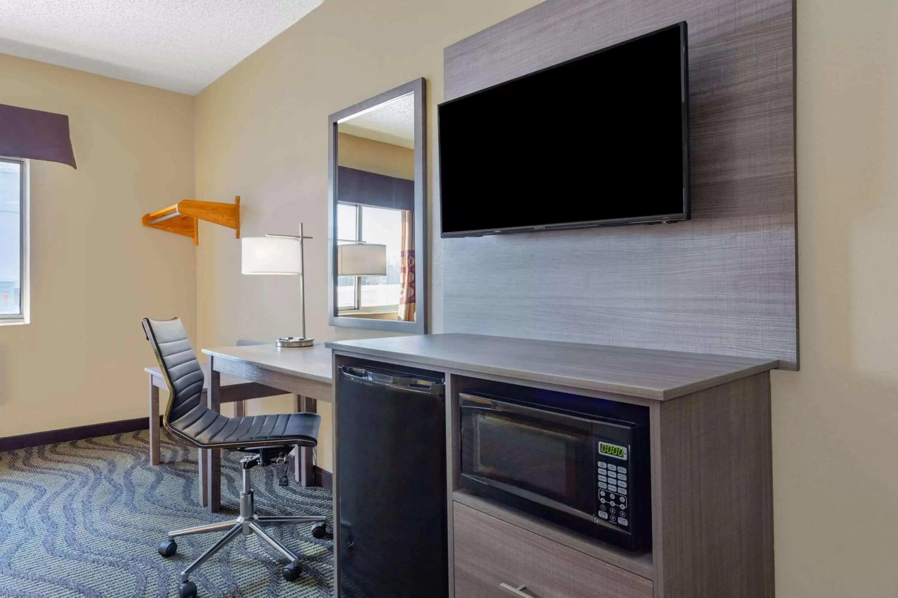 Photo of the whole room, TV/Entertainment Center in Super 8 by Wyndham Kokomo