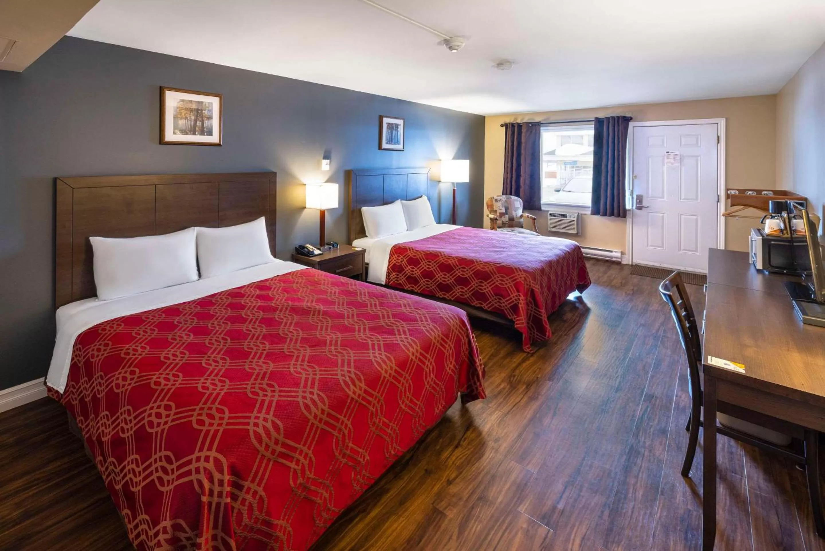 Bedroom in Econo Lodge Miramichi