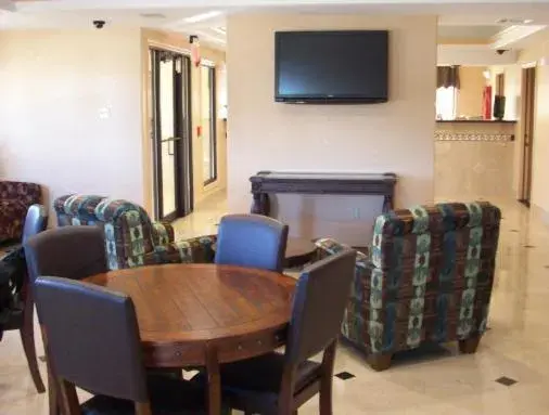 Coffee/tea facilities, TV/Entertainment Center in Budgetel Inn and Suites