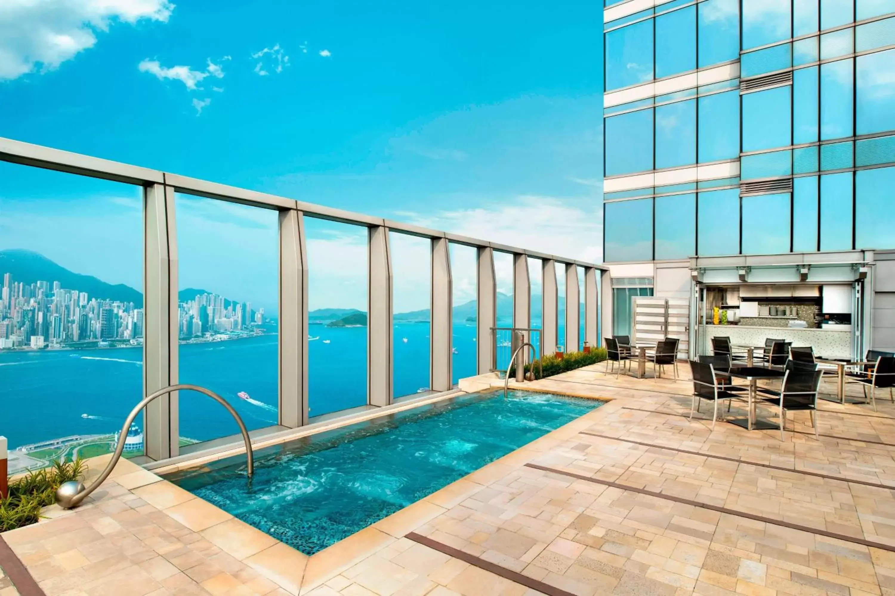 Fitness centre/facilities, Swimming Pool in W Hong Kong