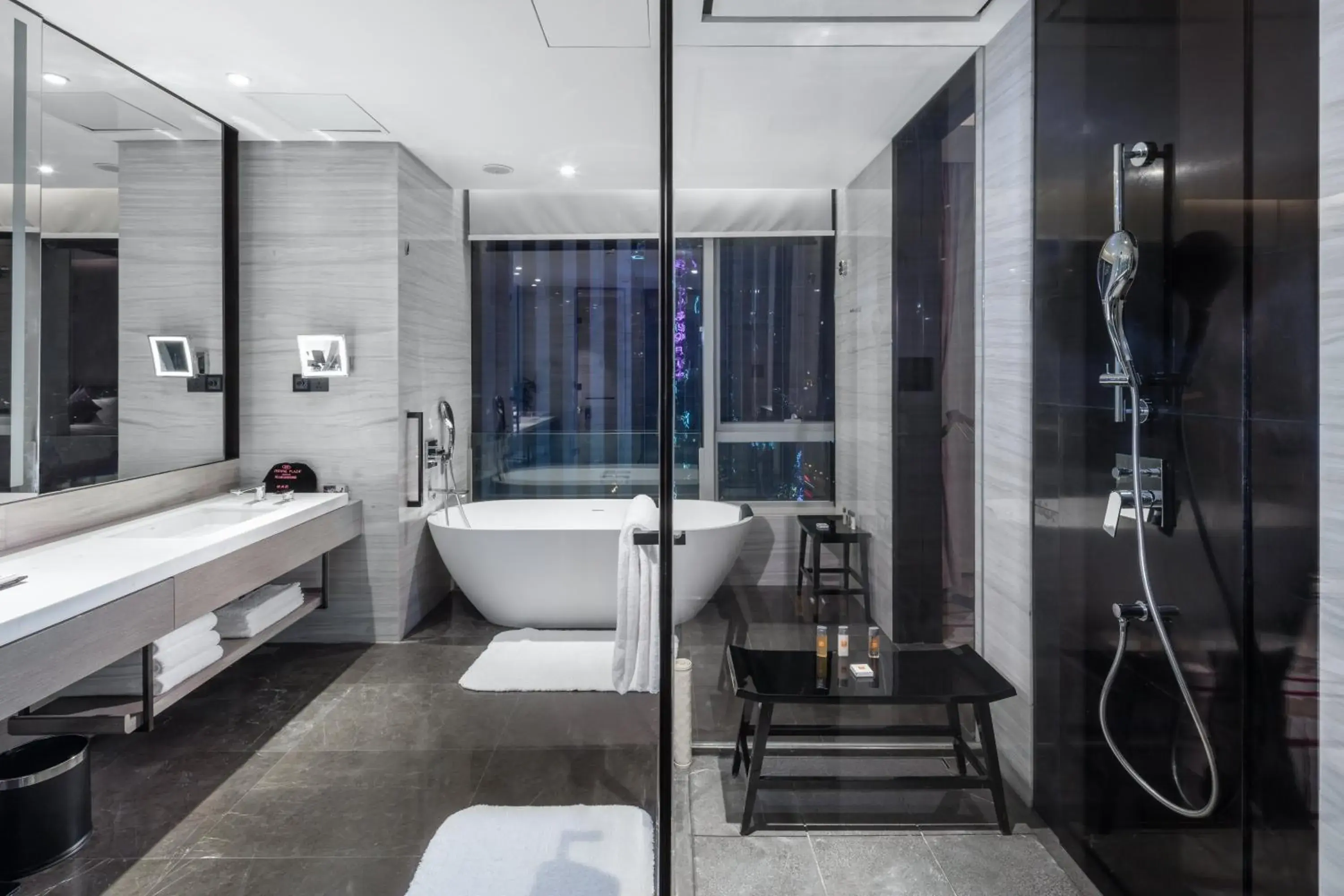 Photo of the whole room, Bathroom in Crowne Plaza Kunshan, an IHG Hotel