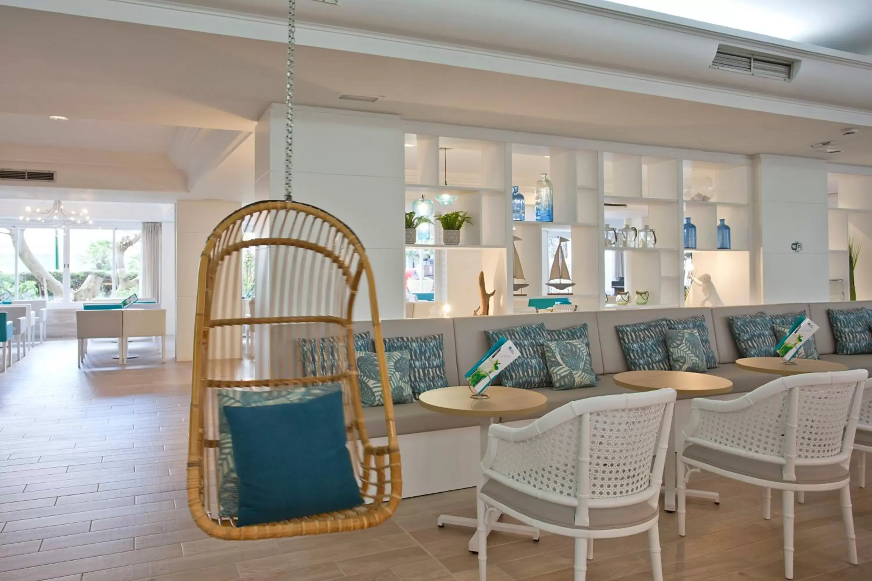 Lounge or bar, Restaurant/Places to Eat in Bahía de Alcudia Hotel & Spa