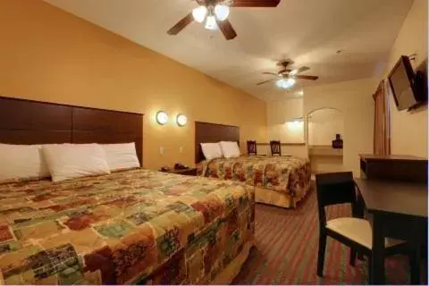 Photo of the whole room, Bed in Guest Inn San Benito/Harlingen