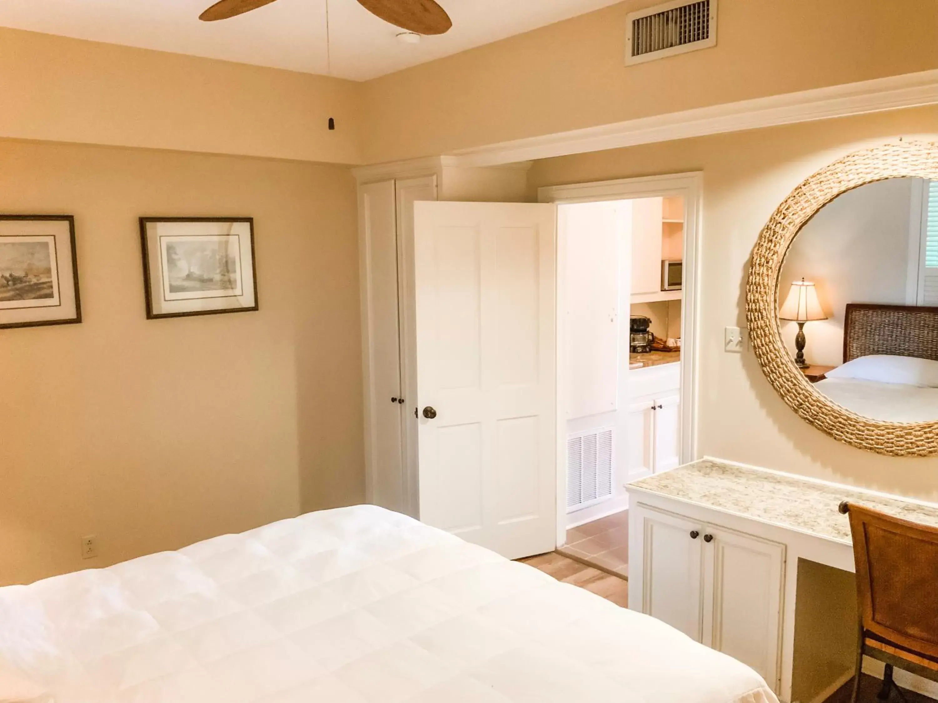 Bedroom, Bathroom in The Lodge at The Bluffs