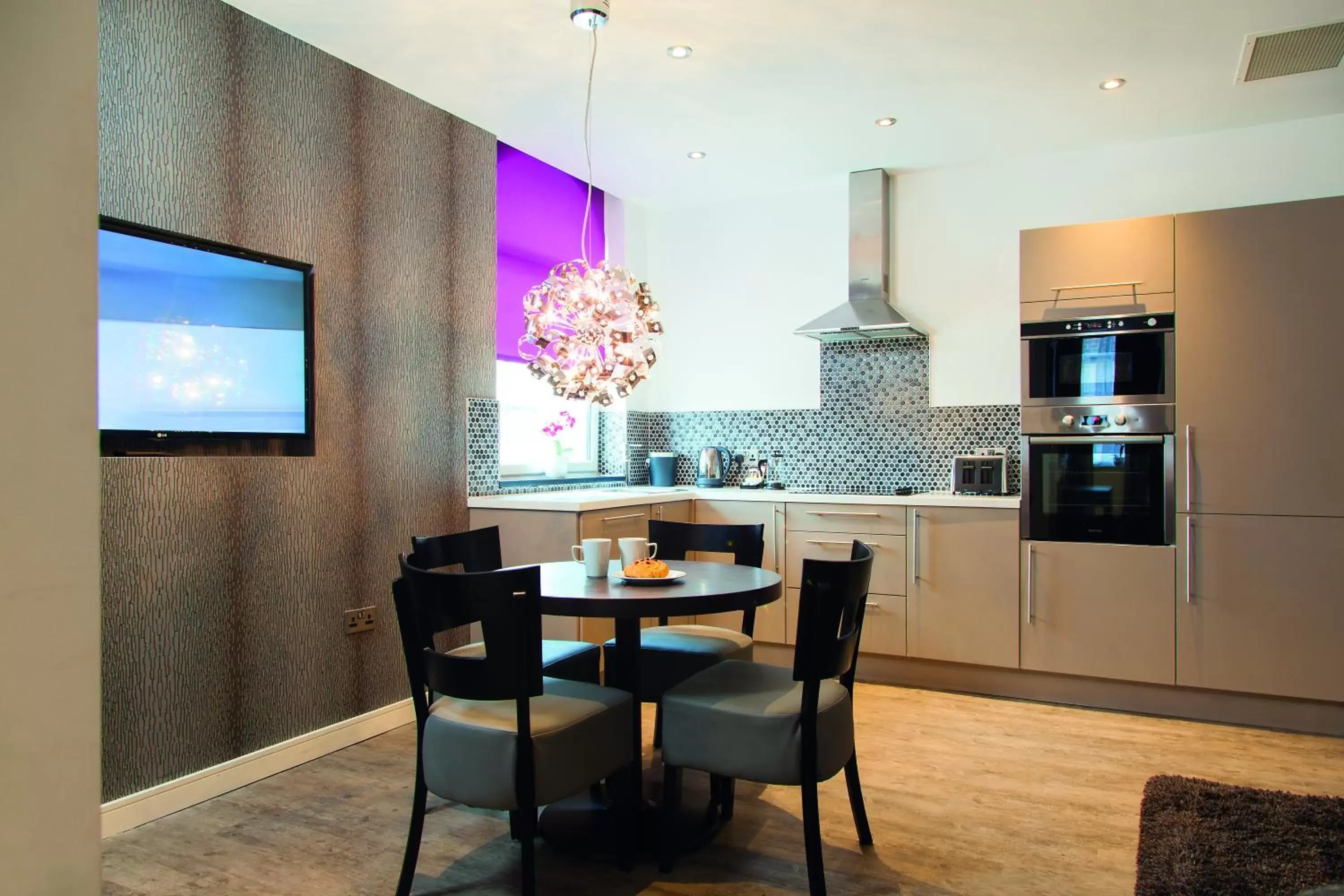 Kitchen or kitchenette, Dining Area in EPIC Apart Hotel - Seel Street
