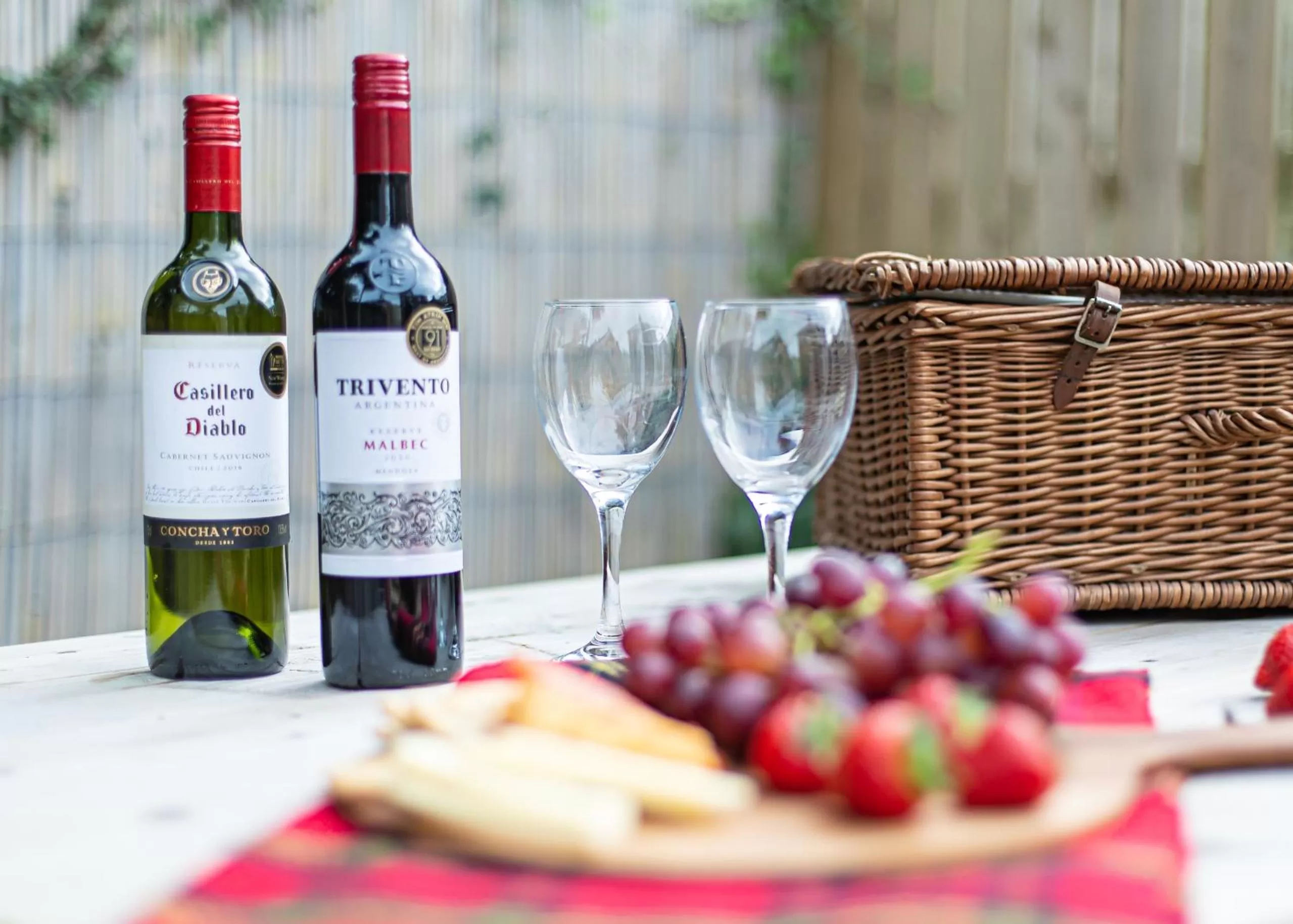 Patio in Entire family home , large rear garden and free parking