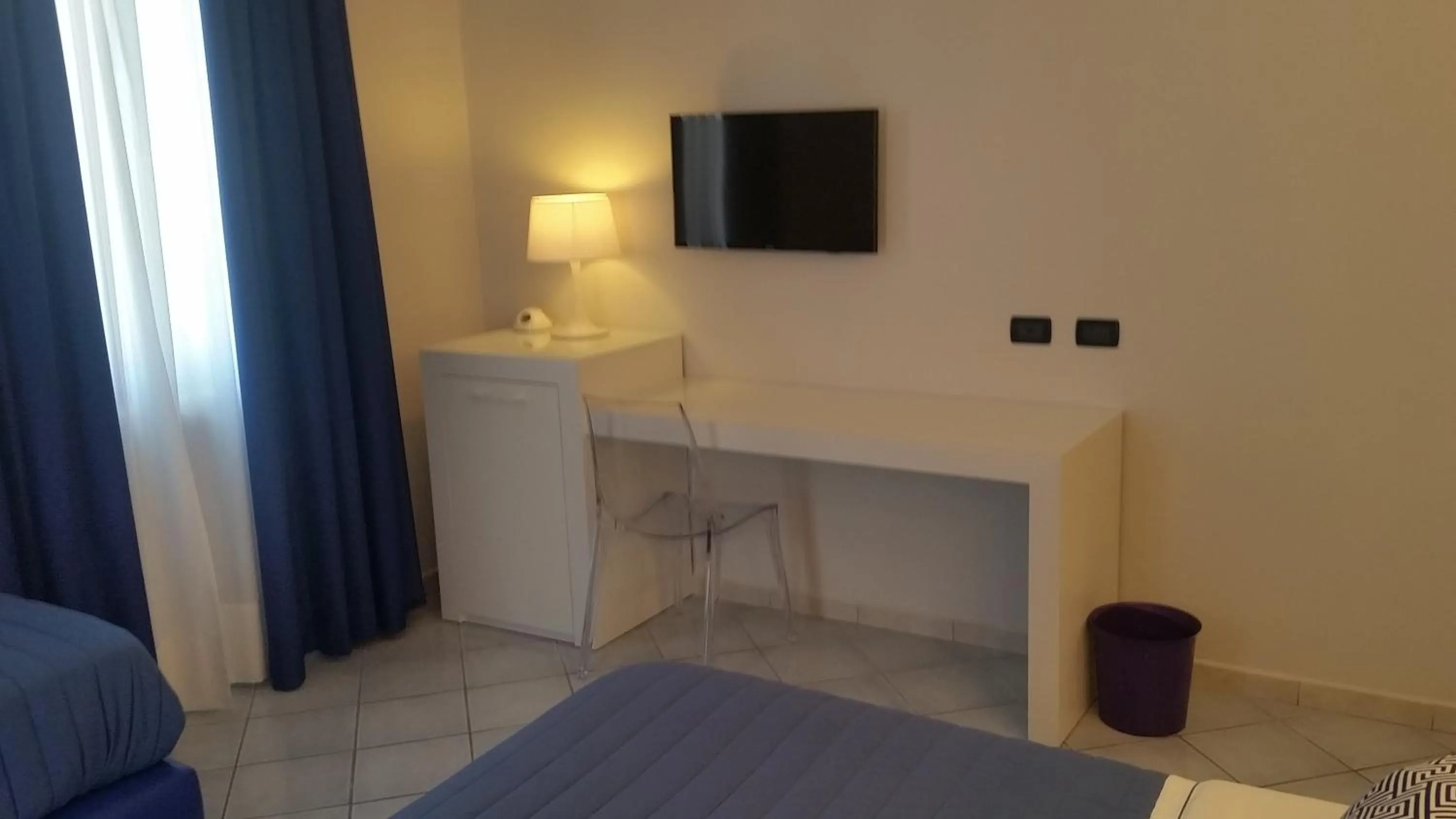 TV and multimedia, Bed in Hotel Leone