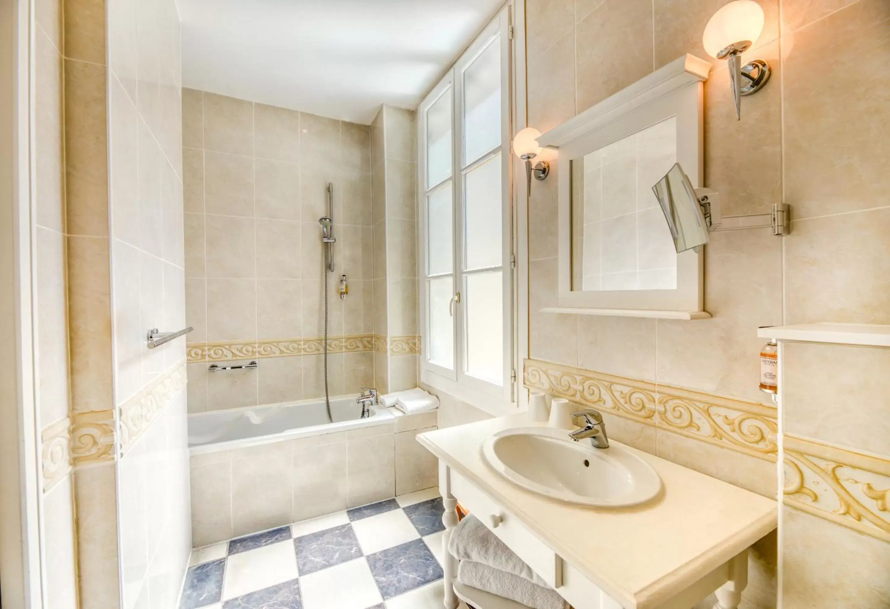 Bathroom in Hotel d'Aragon