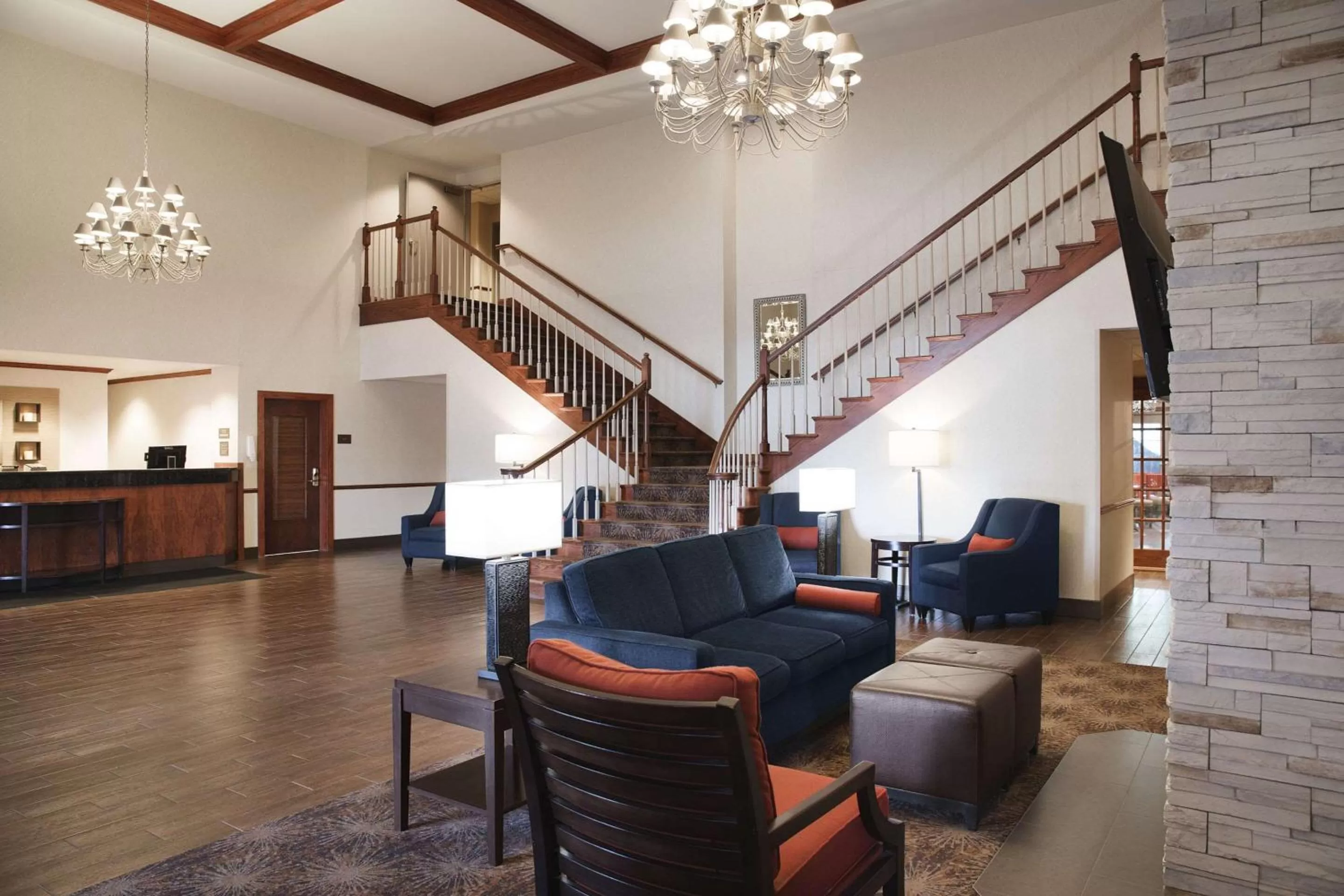 Lobby or reception in Comfort Suites Milwaukee Airport